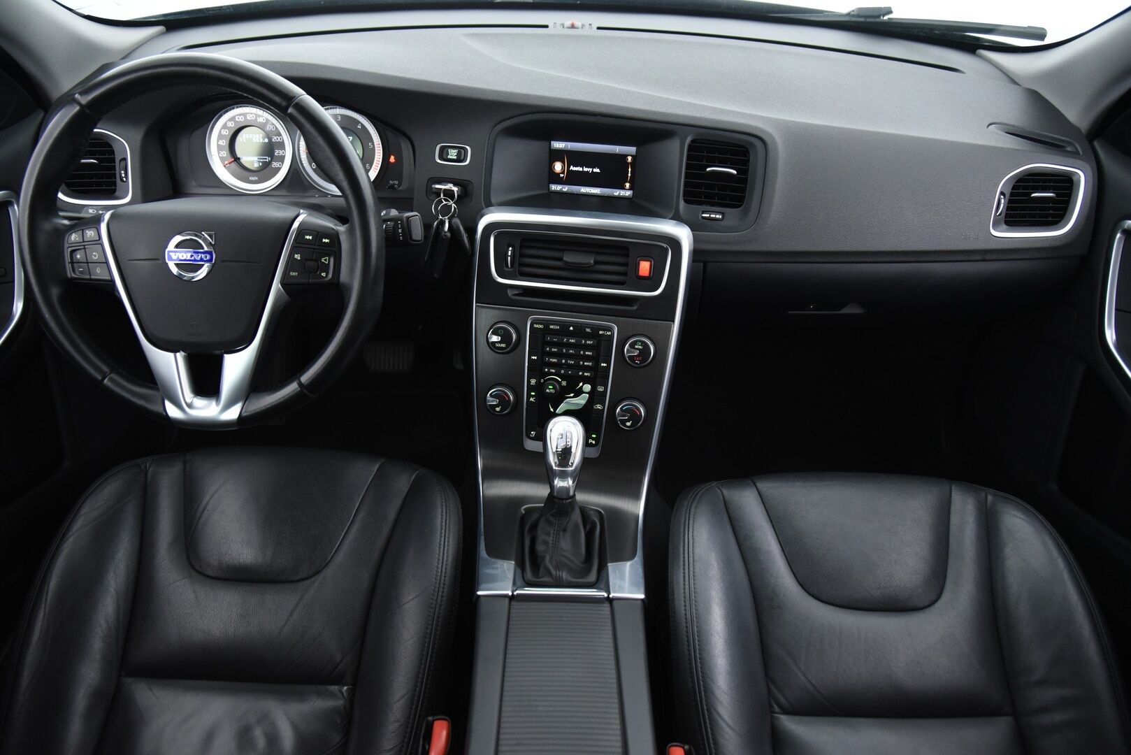 Volvo S60 2012 D5 Summum aut / Suomi-Auto / Vakkari / Webasto / Muistipenkki - 2-om Suomi-auto / P. tutka / Xenon