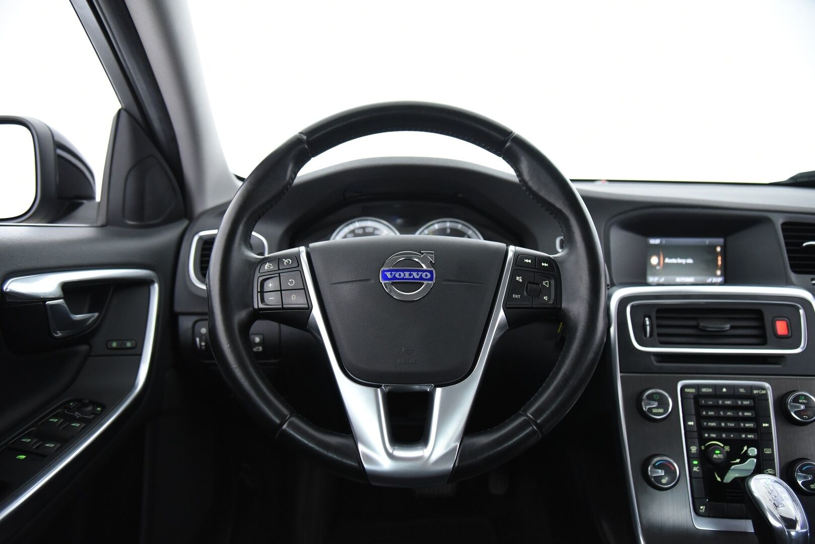 Volvo S60 2012 D5 Summum aut / Suomi-Auto / Vakkari / Webasto / Muistipenkki - 2-om Suomi-auto / P. tutka / Xenon