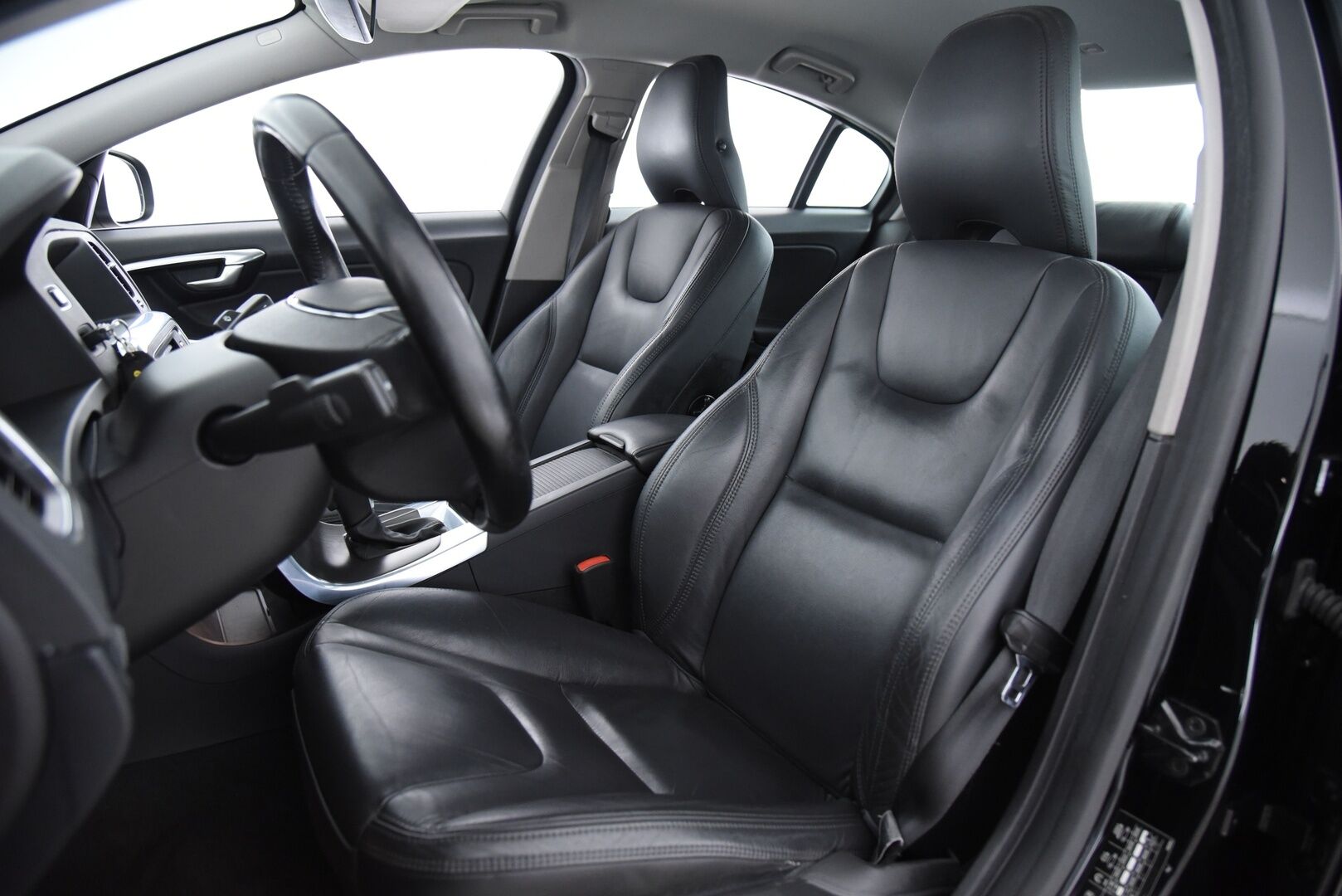 Volvo S60 2012 D5 Summum aut / Suomi-Auto / Vakkari / Webasto / Muistipenkki - 2-om Suomi-auto / P. tutka / Xenon
