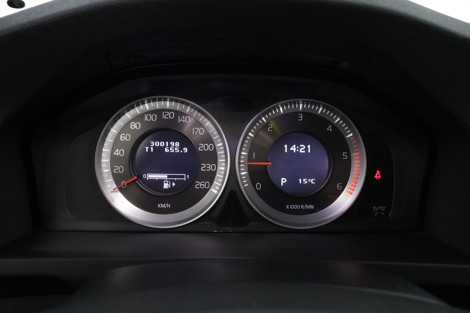 Volvo V60 2013 D5 Summum aut * YritysOutlet - Myydään vain yrityksille - YritysOutlet - Myydään vain yrityksille / Supervarusteet!