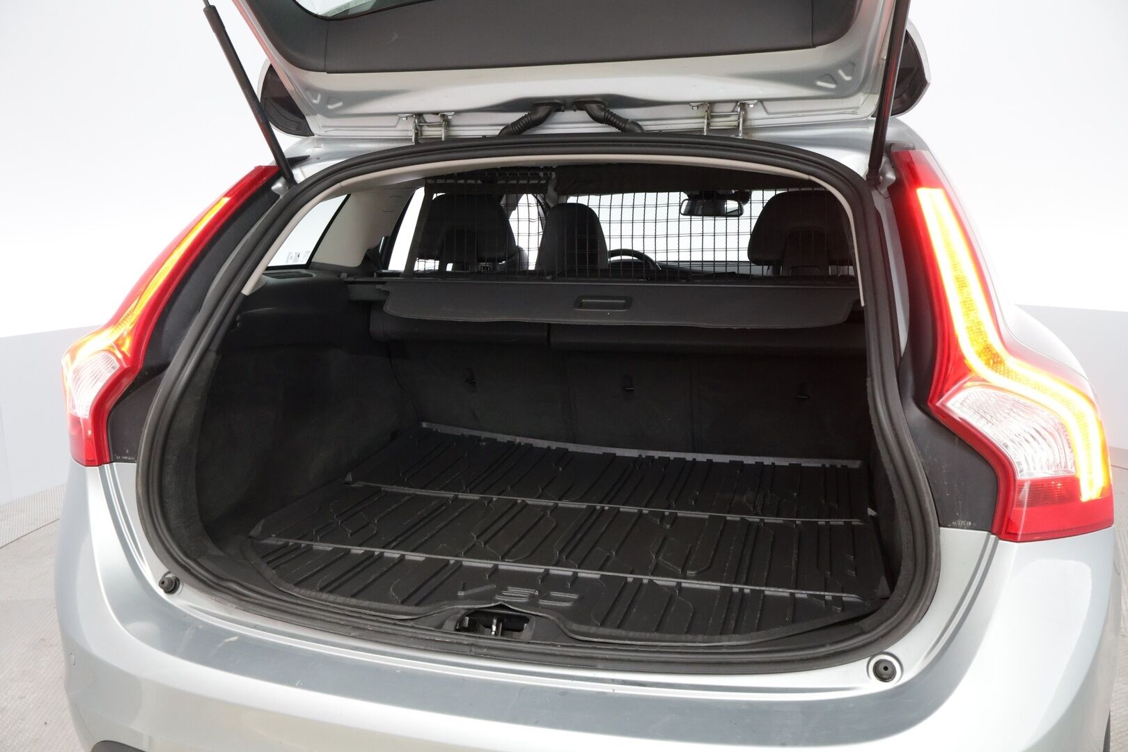 Volvo V60 2013 D5 Summum aut * YritysOutlet - Myydään vain yrityksille - YritysOutlet - Myydään vain yrityksille / Supervarusteet!