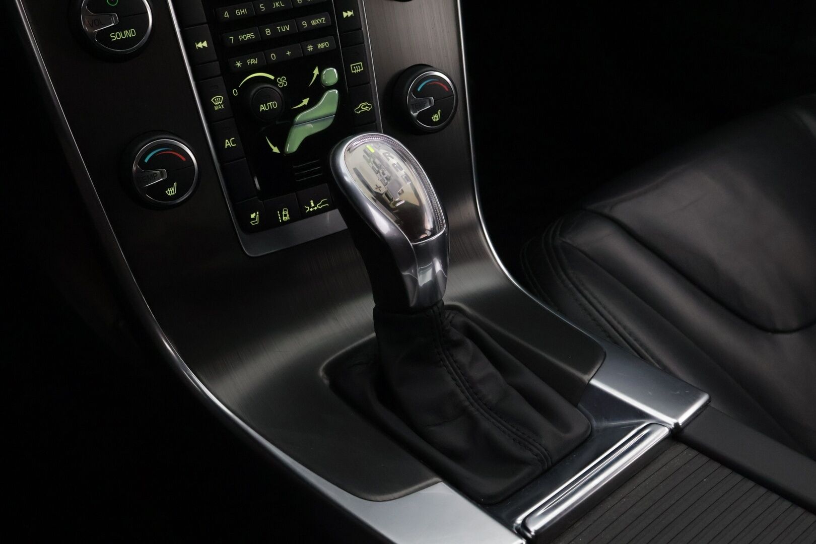 Volvo V60 2013 D5 Summum aut * YritysOutlet - Myydään vain yrityksille - YritysOutlet - Myydään vain yrityksille / Supervarusteet!