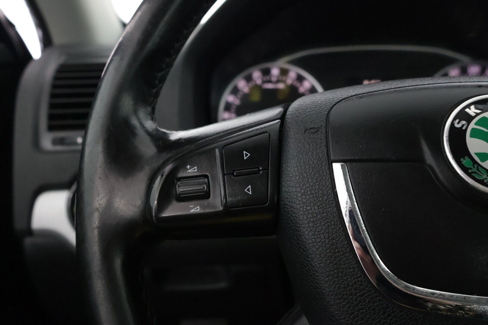 Skoda Octavia 2013 1,6 TDI Ambiente DSG Autom. * YritysOutlet - Myydään vain yrityksille / Navi / Vakkari * - YritysOutlet - Myydään vain yrityksille / JUURI KATSASTETTU!