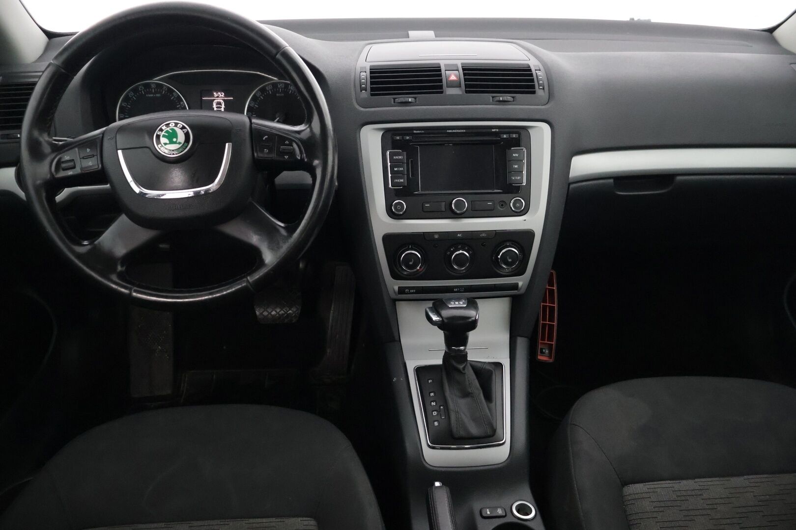 Skoda Octavia 2013 1,6 TDI Ambiente DSG Autom. * YritysOutlet - Myydään vain yrityksille / Navi / Vakkari * - YritysOutlet - Myydään vain yrityksille / JUURI KATSASTETTU!