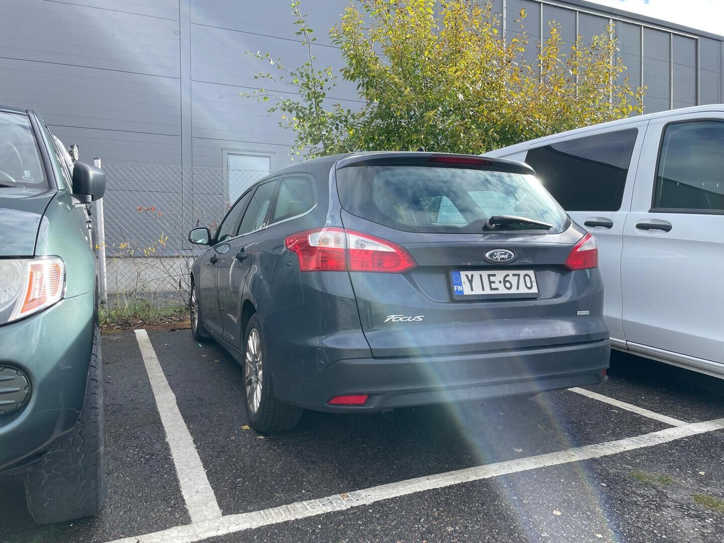 Ford Focus 2013 1,0 EcoBoost 125 hv Titanium * YritysOutlet - Myydään vain yrityksille / Lämm. tuulilasi / Lohkolämmitin / Vakkari * - *Ei tieliikennekelpoinen, moottorivaurio, auto sammunut ajosta eikä käynnisty / Yhdet renkaat *