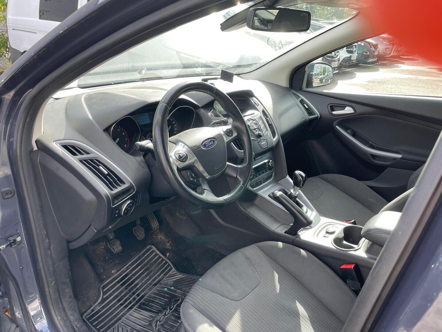 Ford Focus 2013 1,0 EcoBoost 125 hv Titanium * YritysOutlet - Myydään vain yrityksille / Lämm. tuulilasi / Lohkolämmitin / Vakkari * - *Ei tieliikennekelpoinen, moottorivaurio, auto sammunut ajosta eikä käynnisty / Yhdet renkaat *