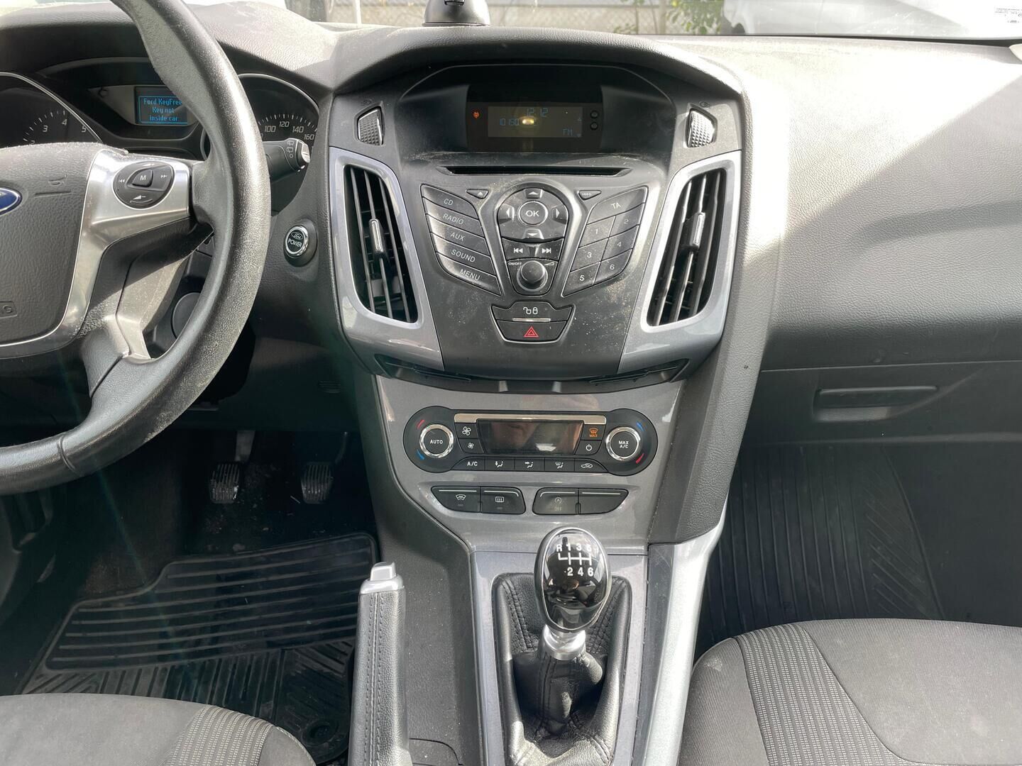 Ford Focus 2013 1,0 EcoBoost 125 hv Titanium * YritysOutlet - Myydään vain yrityksille / Lämm. tuulilasi / Lohkolämmitin / Vakkari * - *Ei tieliikennekelpoinen, moottorivaurio, auto sammunut ajosta eikä käynnisty / Yhdet renkaat *