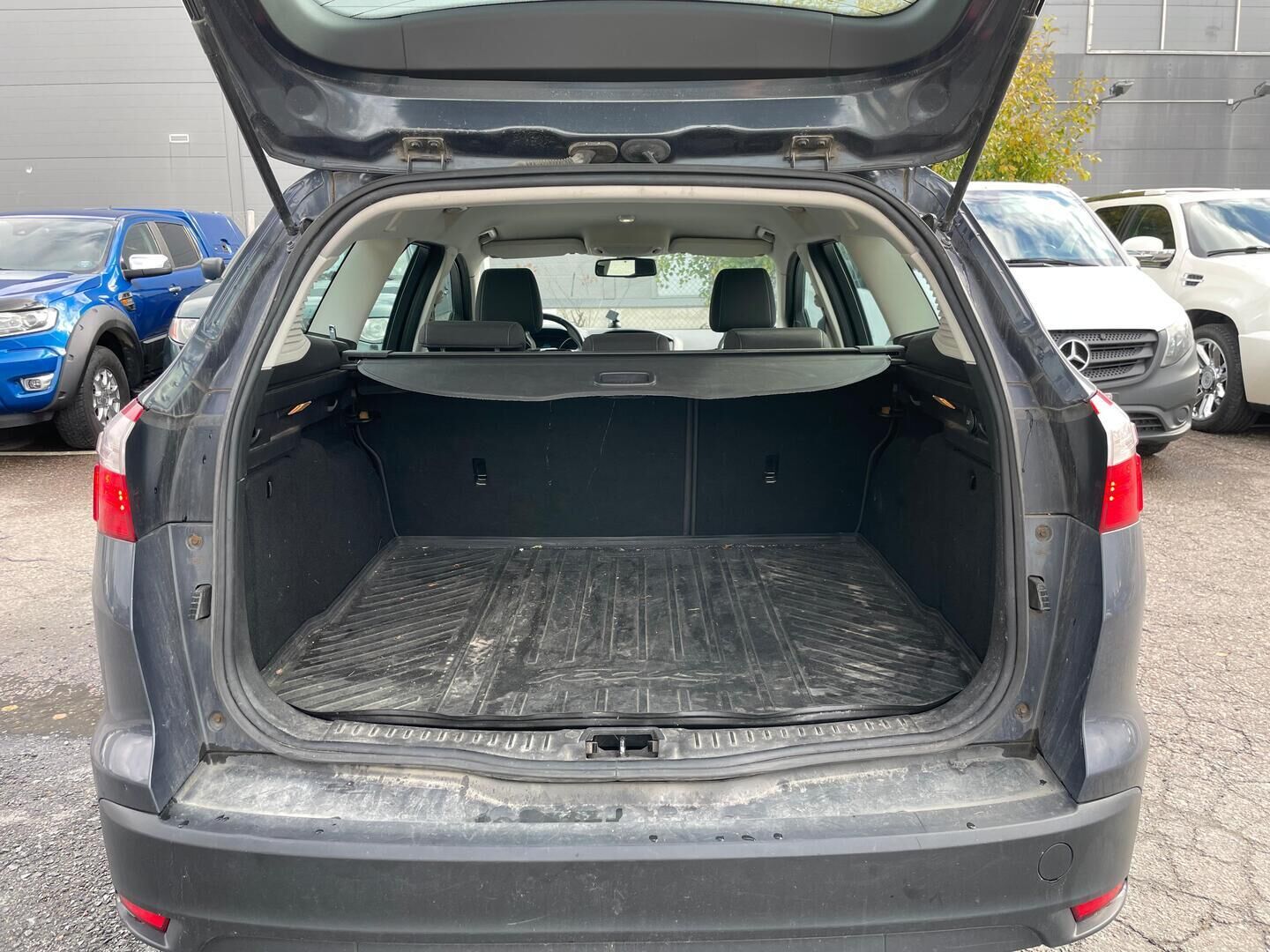 Ford Focus 2013 1,0 EcoBoost 125 hv Titanium * YritysOutlet - Myydään vain yrityksille / Lämm. tuulilasi / Lohkolämmitin / Vakkari * - *Ei tieliikennekelpoinen, moottorivaurio, auto sammunut ajosta eikä käynnisty / Yhdet renkaat *