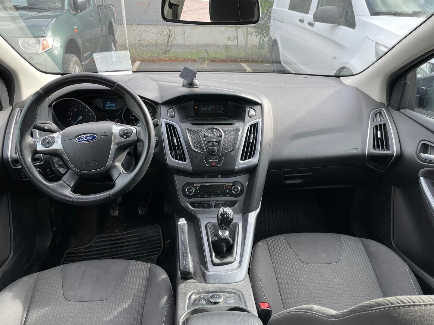 Ford Focus 2013 1,0 EcoBoost 125 hv Titanium * YritysOutlet - Myydään vain yrityksille / Lämm. tuulilasi / Lohkolämmitin / Vakkari * - *Ei tieliikennekelpoinen, moottorivaurio, auto sammunut ajosta eikä käynnisty / Yhdet renkaat *