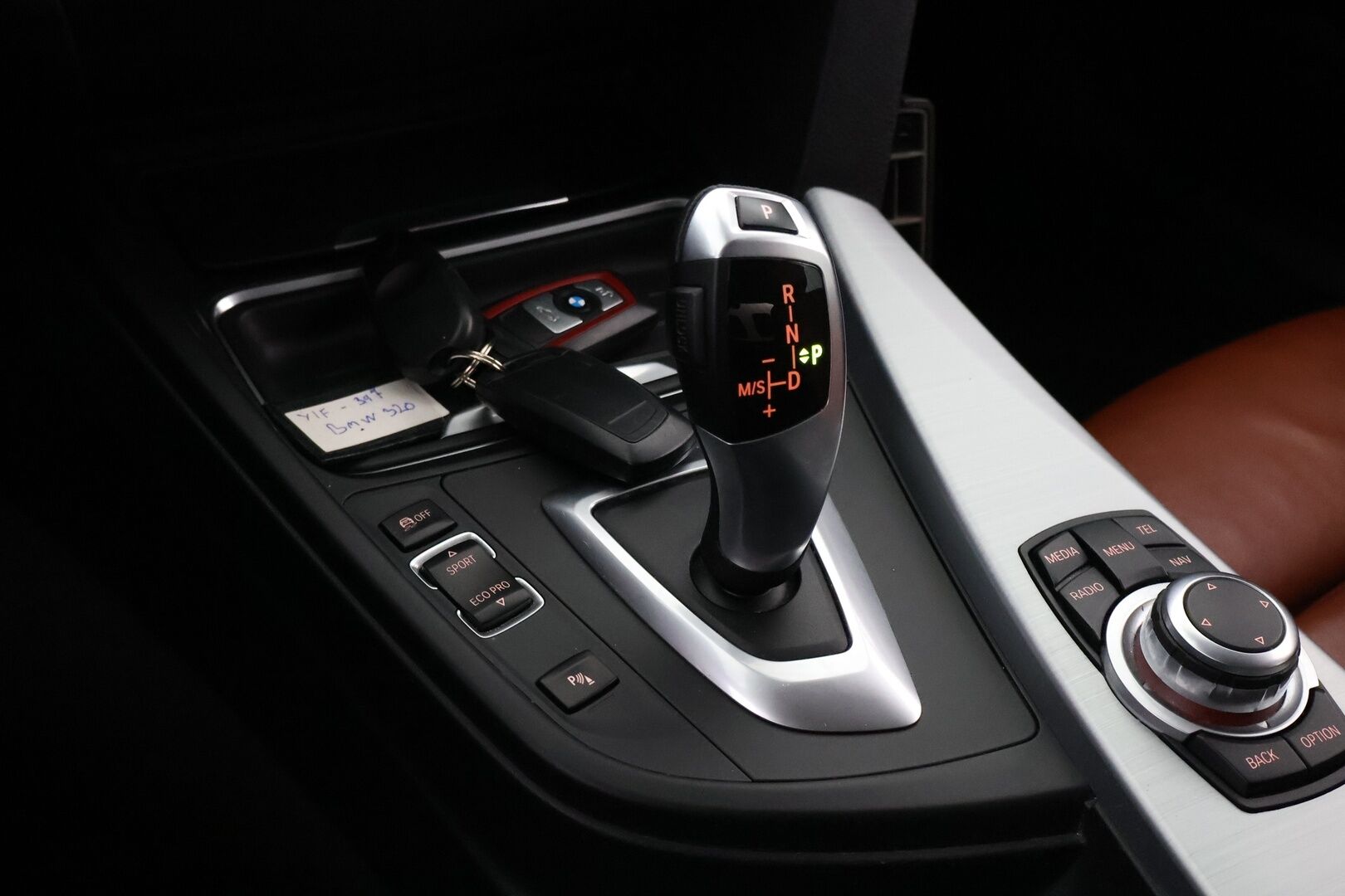 BMW 320 2013 TwinPower Turbo A xDrive F30 Sedan Business Automatic Edition Sport - Suomiauto / Webasto / HUD / Ruskea Nahkasisusta / Professional Navi / Comfort Access / Lohko & Sisäp. / Supervarusteet!