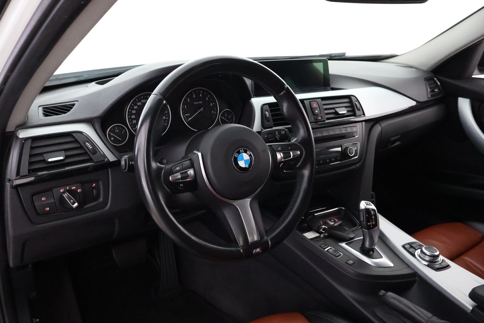 BMW 320 2013 TwinPower Turbo A xDrive F30 Sedan Business Automatic Edition Sport - Suomiauto / Webasto / HUD / Ruskea Nahkasisusta / Professional Navi / Comfort Access / Lohko & Sisäp. / Supervarusteet!
