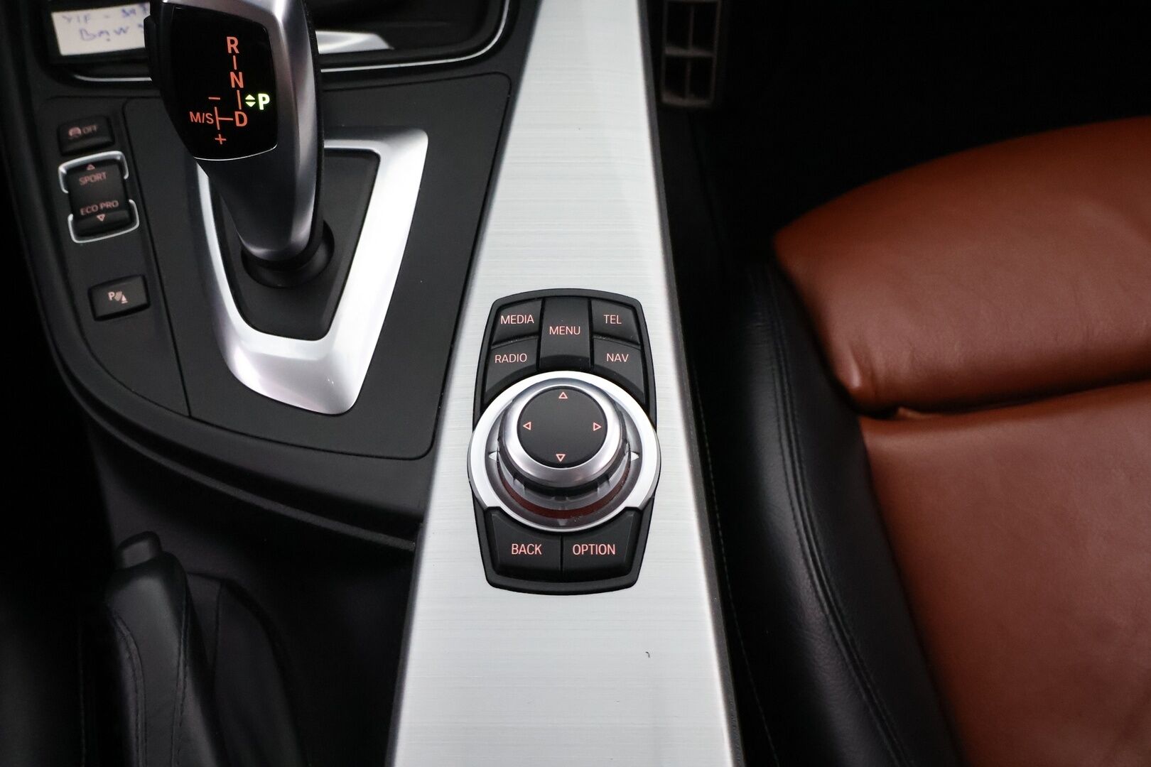 BMW 320 2013 TwinPower Turbo A xDrive F30 Sedan Business Automatic Edition Sport - Suomiauto / Webasto / HUD / Ruskea Nahkasisusta / Professional Navi / Comfort Access / Lohko & Sisäp. / Supervarusteet!