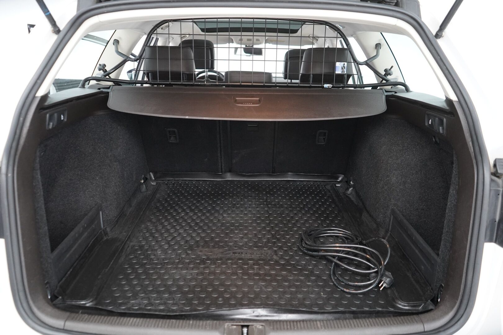 Volkswagen Passat 2013 Variant Highline 1,4 TSI MultiFuel 118 kW (160 hv) DSG *Panorama / PA-Lämmitin / Nahka-alcantara / Sähkökontti* - PA-Lisälämmitin / Panorama / Vetokoukku / Nahka-alcantara / Upea kunto