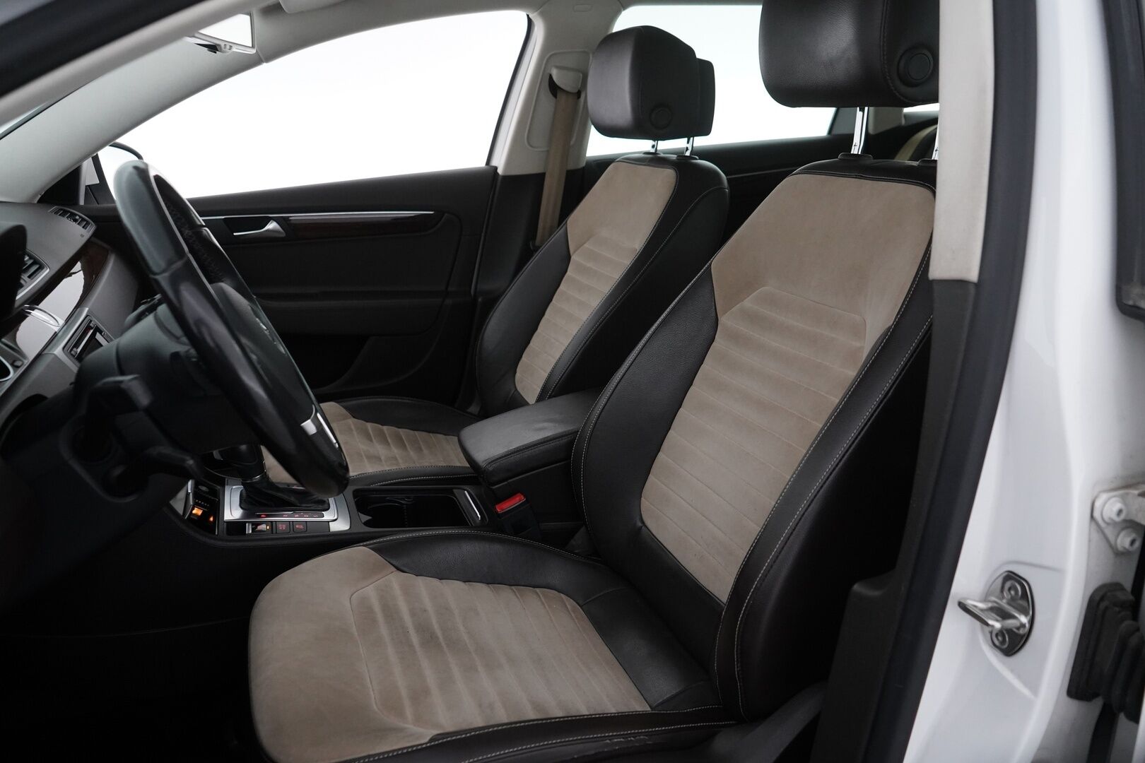Volkswagen Passat 2013 Variant Highline 1,4 TSI MultiFuel 118 kW (160 hv) DSG *Panorama / PA-Lämmitin / Nahka-alcantara / Sähkökontti* - PA-Lisälämmitin / Panorama / Vetokoukku / Nahka-alcantara / Upea kunto