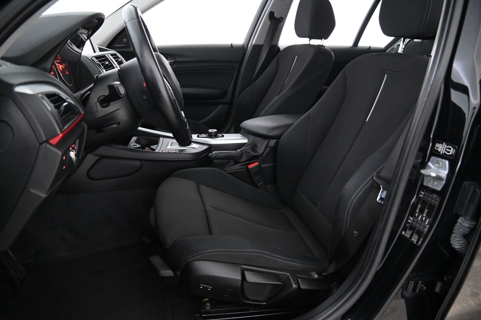 BMW 118 2013 F20 TwinPower Turbo A Business Automatic Edition Sport *Harman&Kardon / Sportti penkit / P.tutka / Lohko / Vakkari* - Juuri katsastettu / 2x hyvät renkaat / Siisti korinen