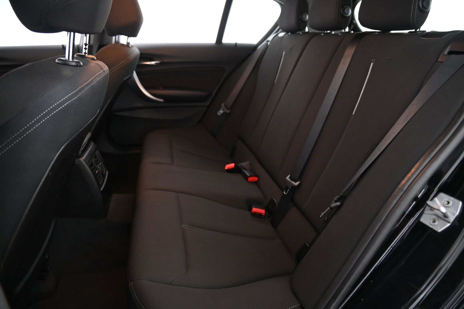 BMW 118 2013 F20 TwinPower Turbo A Business Automatic Edition Sport *Harman&Kardon / Sportti penkit / P.tutka / Lohko / Vakkari* - Juuri katsastettu / 2x hyvät renkaat / Siisti korinen