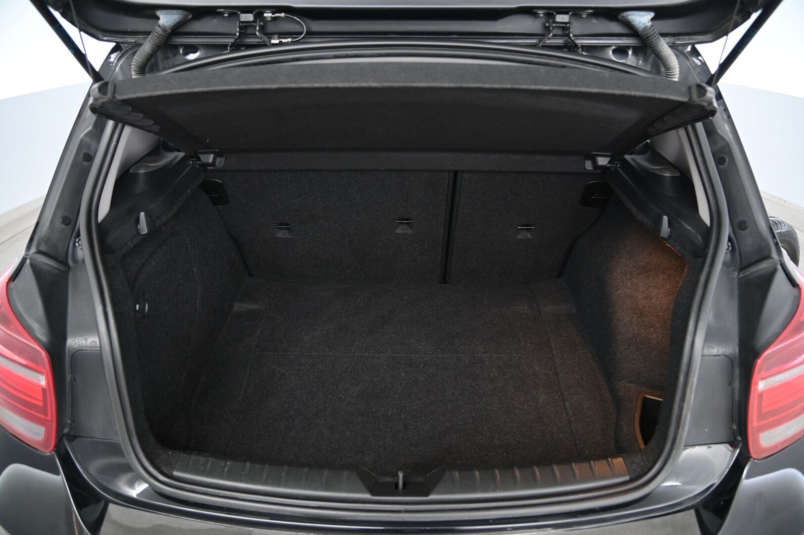 BMW 118 2013 F20 TwinPower Turbo A Business Automatic Edition Sport *Harman&Kardon / Sportti penkit / P.tutka / Lohko / Vakkari* - Juuri katsastettu / 2x hyvät renkaat / Siisti korinen