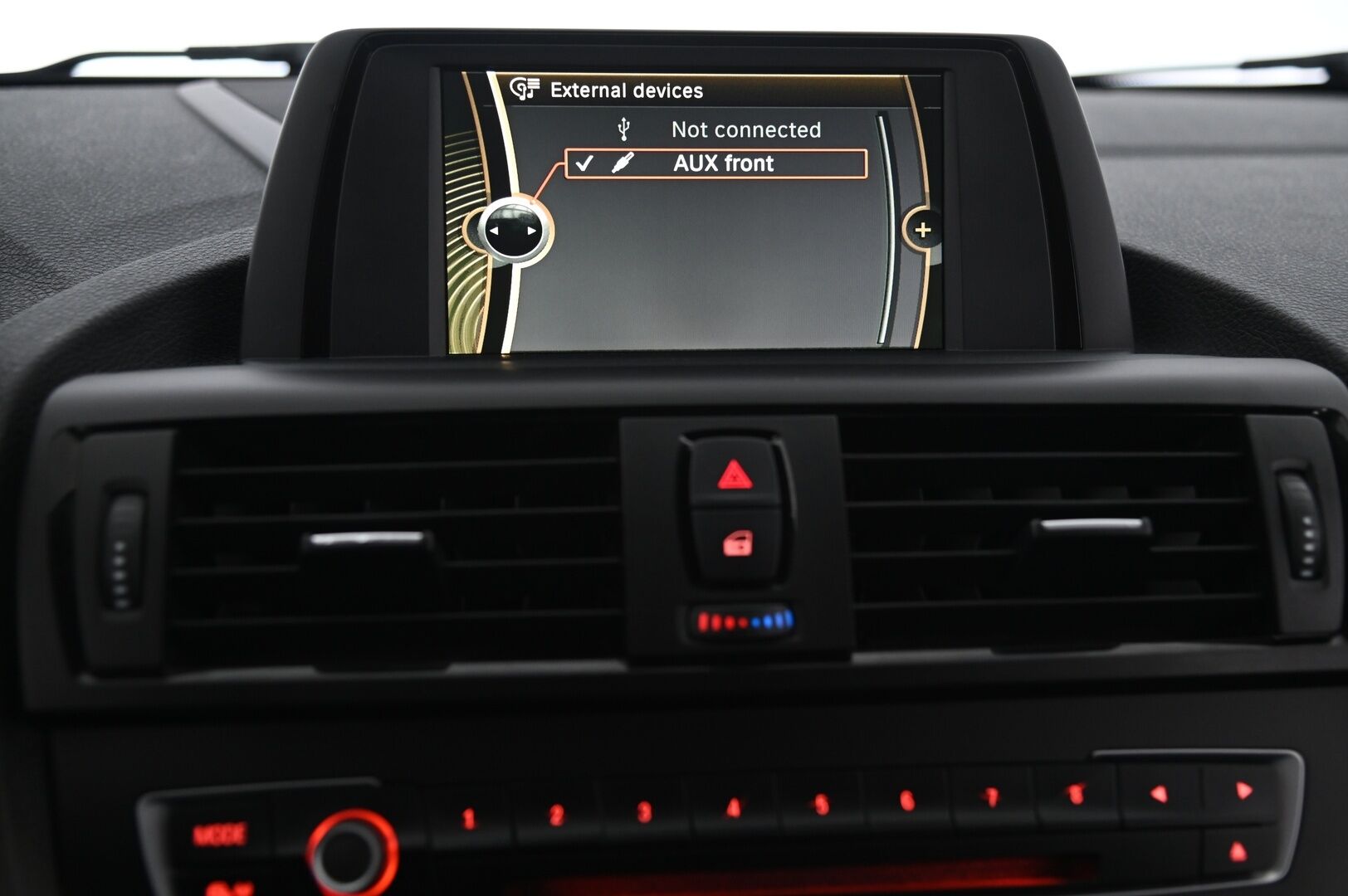 BMW 118 2013 F20 TwinPower Turbo A Business Automatic Edition Sport *Harman&Kardon / Sportti penkit / P.tutka / Lohko / Vakkari* - Juuri katsastettu / 2x hyvät renkaat / Siisti korinen