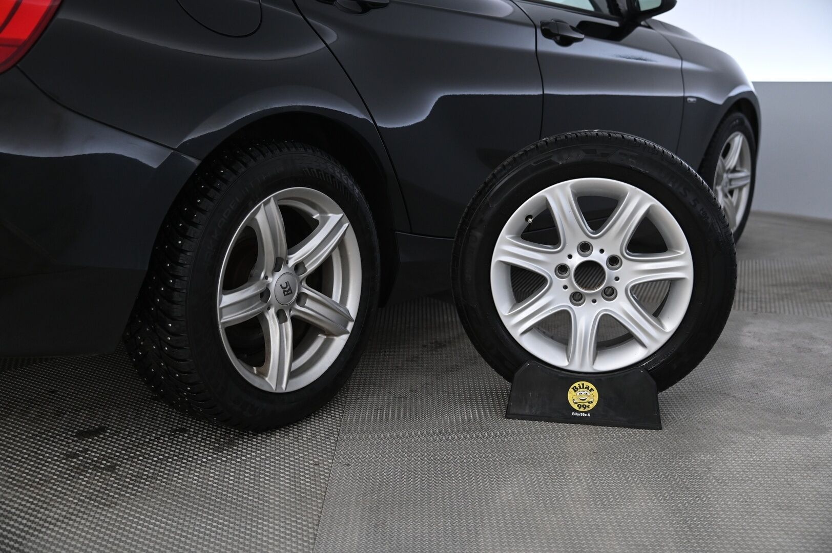 BMW 118 2013 F20 TwinPower Turbo A Business Automatic Edition Sport *Harman&Kardon / Sportti penkit / P.tutka / Lohko / Vakkari* - Juuri katsastettu / 2x hyvät renkaat / Siisti korinen