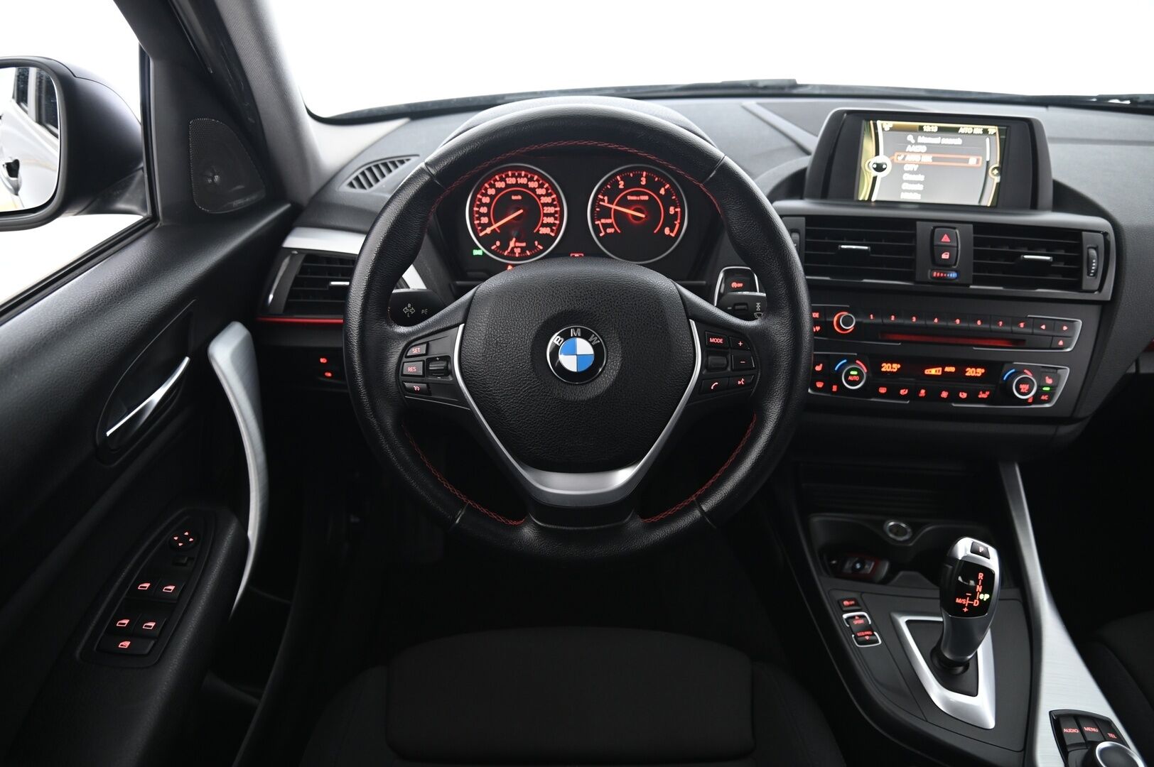 BMW 118 2013 F20 TwinPower Turbo A Business Automatic Edition Sport *Harman&Kardon / Sportti penkit / P.tutka / Lohko / Vakkari* - Juuri katsastettu / 2x hyvät renkaat / Siisti korinen