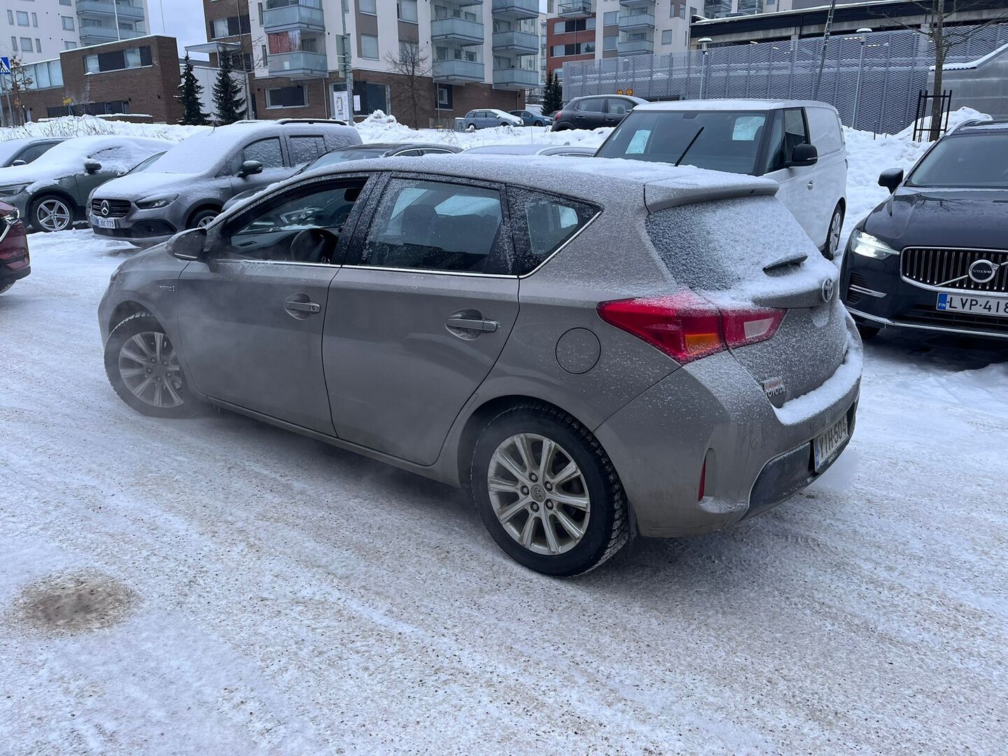 Toyota Auris 2013 1,8 Hybrid Premium 5ov*YritysOutlet - Myydään vain yrityksille* - *YritysOutlet - Myydään vain yrityksille* Kahdet hyvät renkaat / Hyvä huoltohistoria