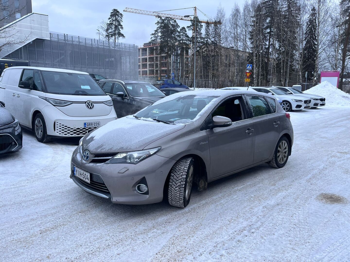 Toyota Auris 2013 1,8 Hybrid Premium 5ov*YritysOutlet - Myydään vain yrityksille* - *YritysOutlet - Myydään vain yrityksille* Kahdet hyvät renkaat / Hyvä huoltohistoria