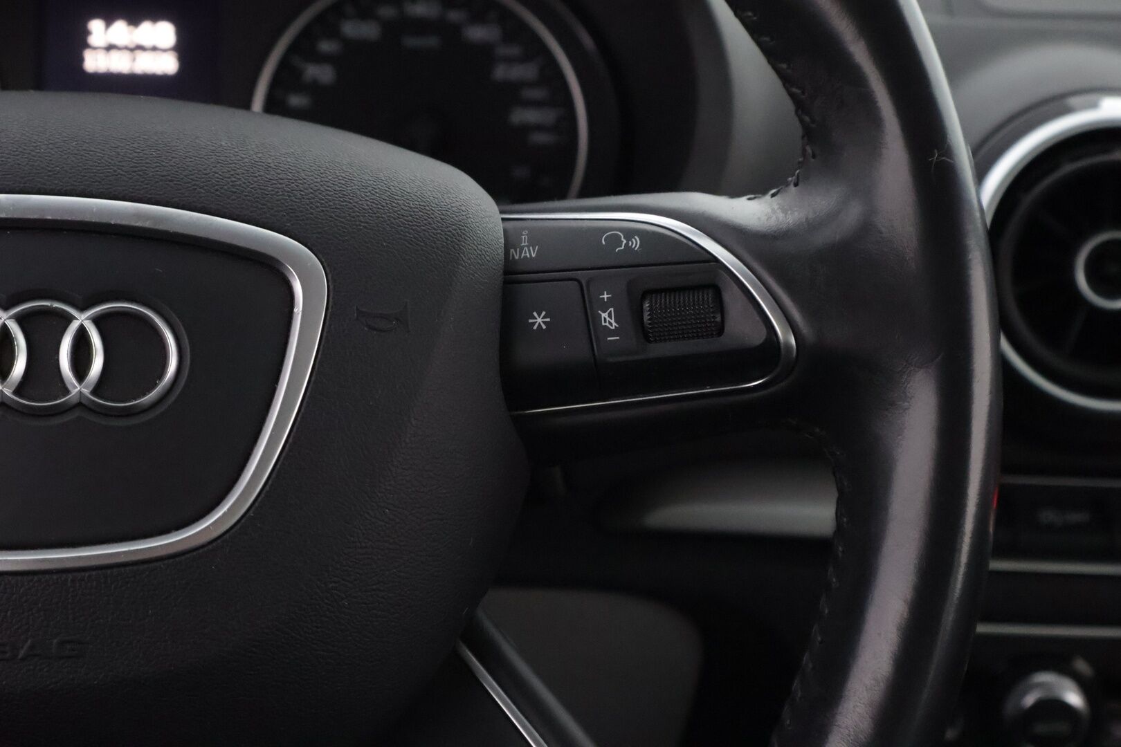 Audi A3 2013 Compact Coupé Business 1,4 TFSI 90 kW * Suomiauto / Vakkari / Xenon Plus / Lohko & Sisäpistoke / Upea väri! - Juuri katsastettu / 2x Hyvät renkaat / Juuri tullut Tampereelle! - HULLUT AVAJAISHULINAT KORKOTARJOUS 3,29 %