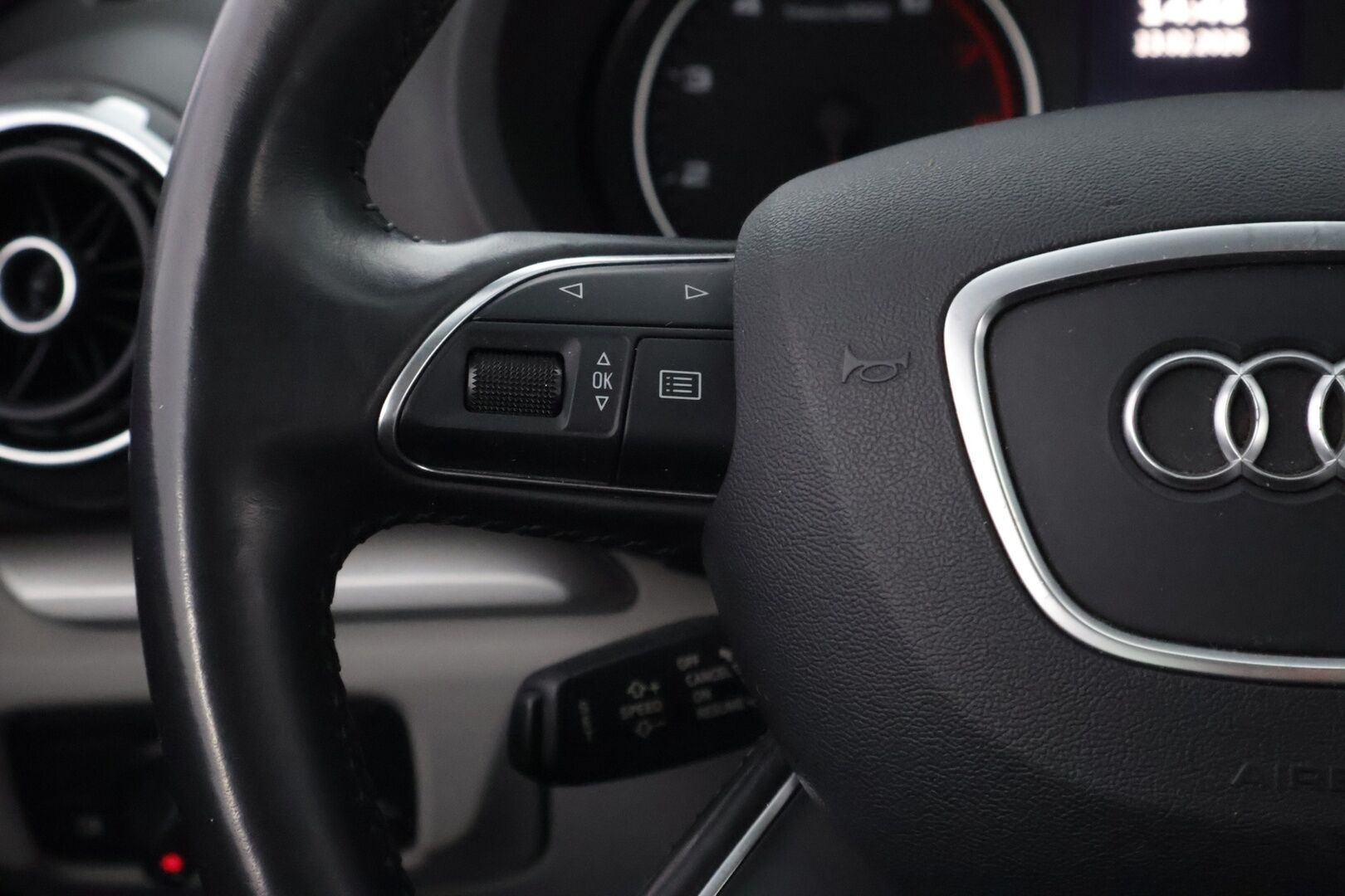 Audi A3 2013 Compact Coupé Business 1,4 TFSI 90 kW * Suomiauto / Vakkari / Xenon Plus / Lohko & Sisäpistoke / Upea väri! - Juuri katsastettu / 2x Hyvät renkaat / Juuri tullut Tampereelle! - HULLUT AVAJAISHULINAT KORKOTARJOUS 3,29 %