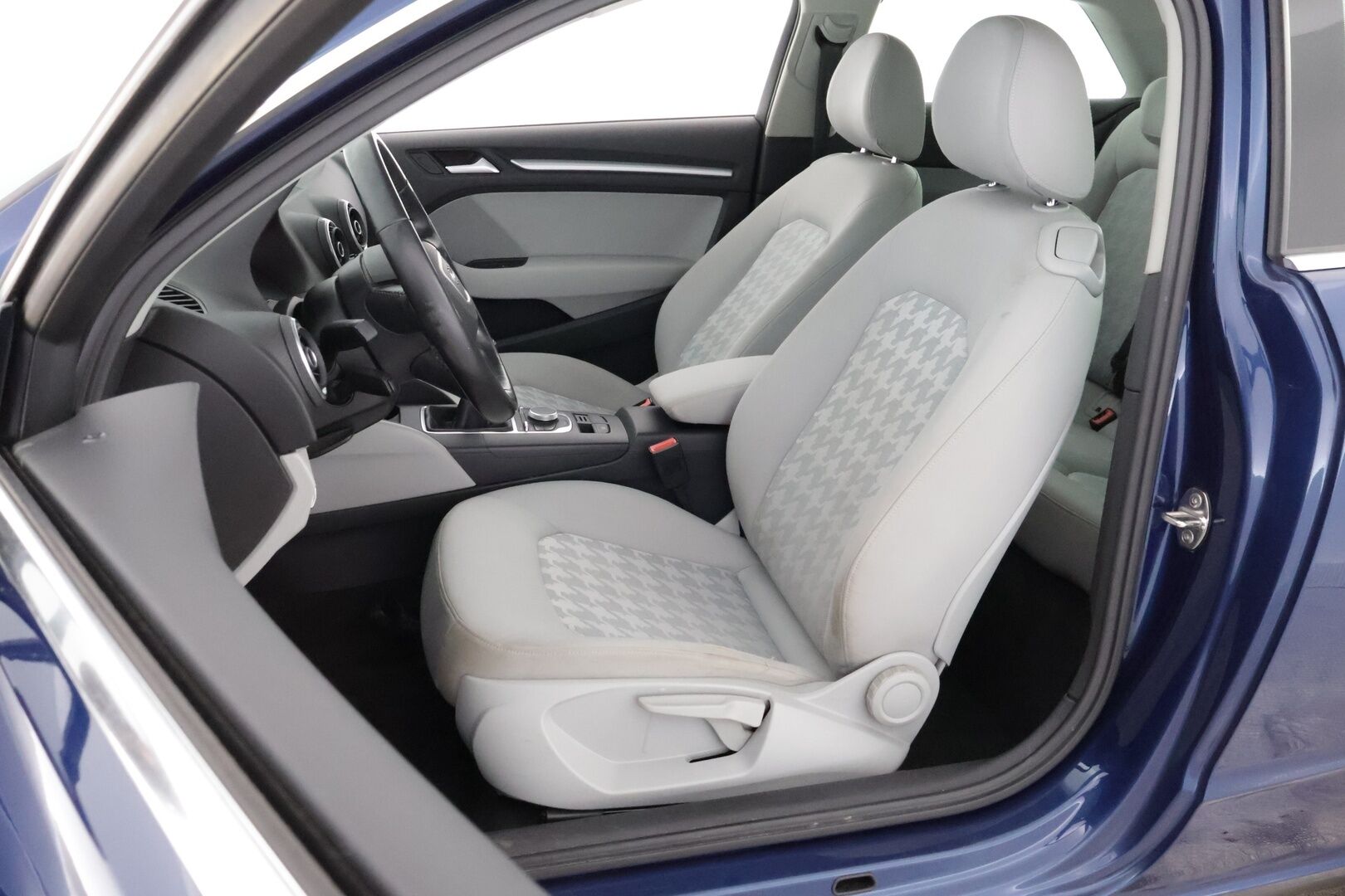 Audi A3 2013 Compact Coupé Business 1,4 TFSI 90 kW * Suomiauto / Vakkari / Xenon Plus / Lohko & Sisäpistoke / Upea väri! - Juuri katsastettu / 2x Hyvät renkaat / Juuri tullut Tampereelle!