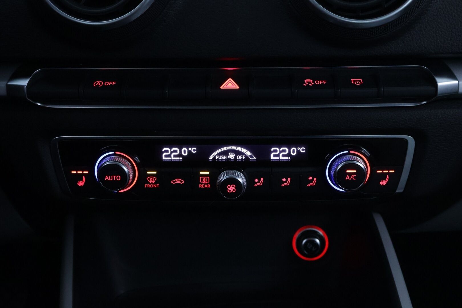 Audi A3 2013 Compact Coupé Business 1,4 TFSI 90 kW * Suomiauto / Vakkari / Xenon Plus / Lohko & Sisäpistoke / Upea väri! - Juuri katsastettu / 2x Hyvät renkaat / Juuri tullut Tampereelle!