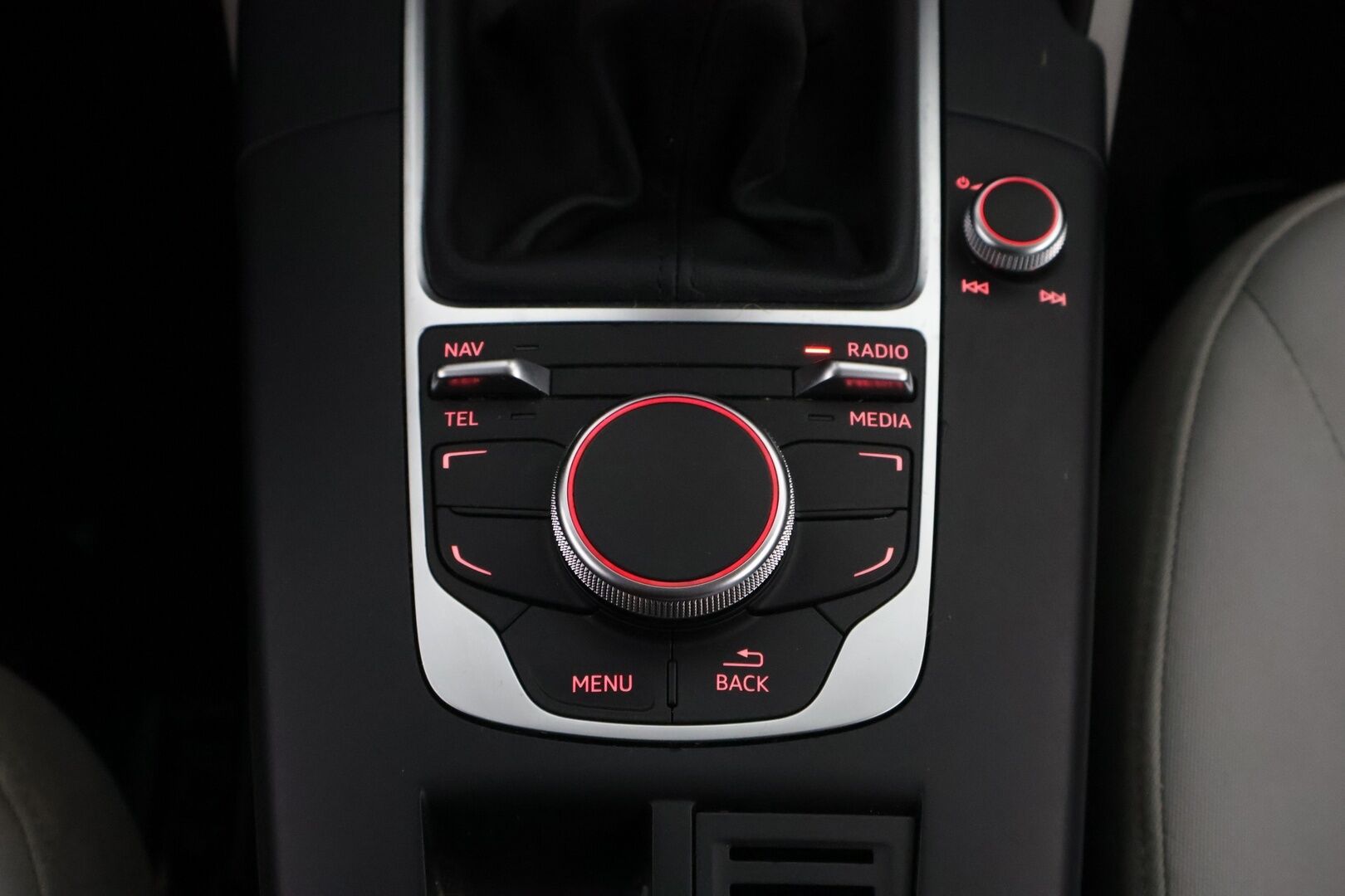 Audi A3 2013 Compact Coupé Business 1,4 TFSI 90 kW * Suomiauto / Vakkari / Xenon Plus / Lohko & Sisäpistoke / Upea väri! - Juuri katsastettu / 2x Hyvät renkaat / Juuri tullut Tampereelle! - HULLUT AVAJAISHULINAT KORKOTARJOUS 3,29 %