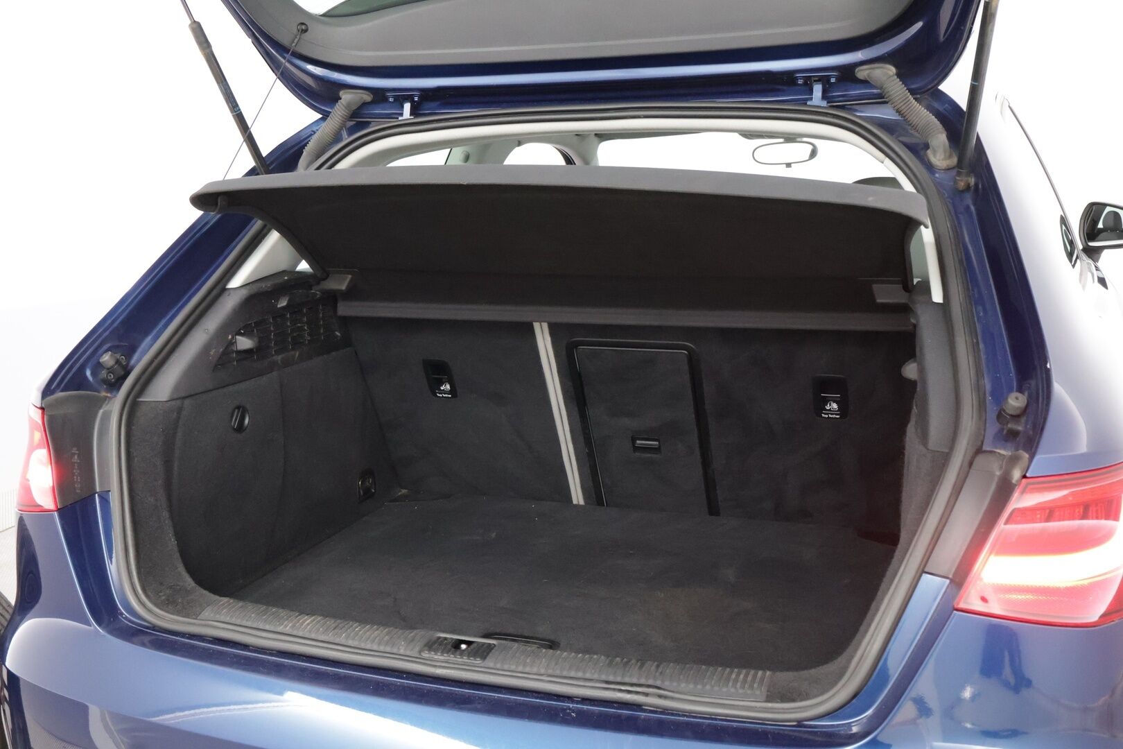 Audi A3 2013 Compact Coupé Business 1,4 TFSI 90 kW * Suomiauto / Vakkari / Xenon Plus / Lohko & Sisäpistoke / Upea väri! - Juuri katsastettu / 2x Hyvät renkaat / Juuri tullut Tampereelle!