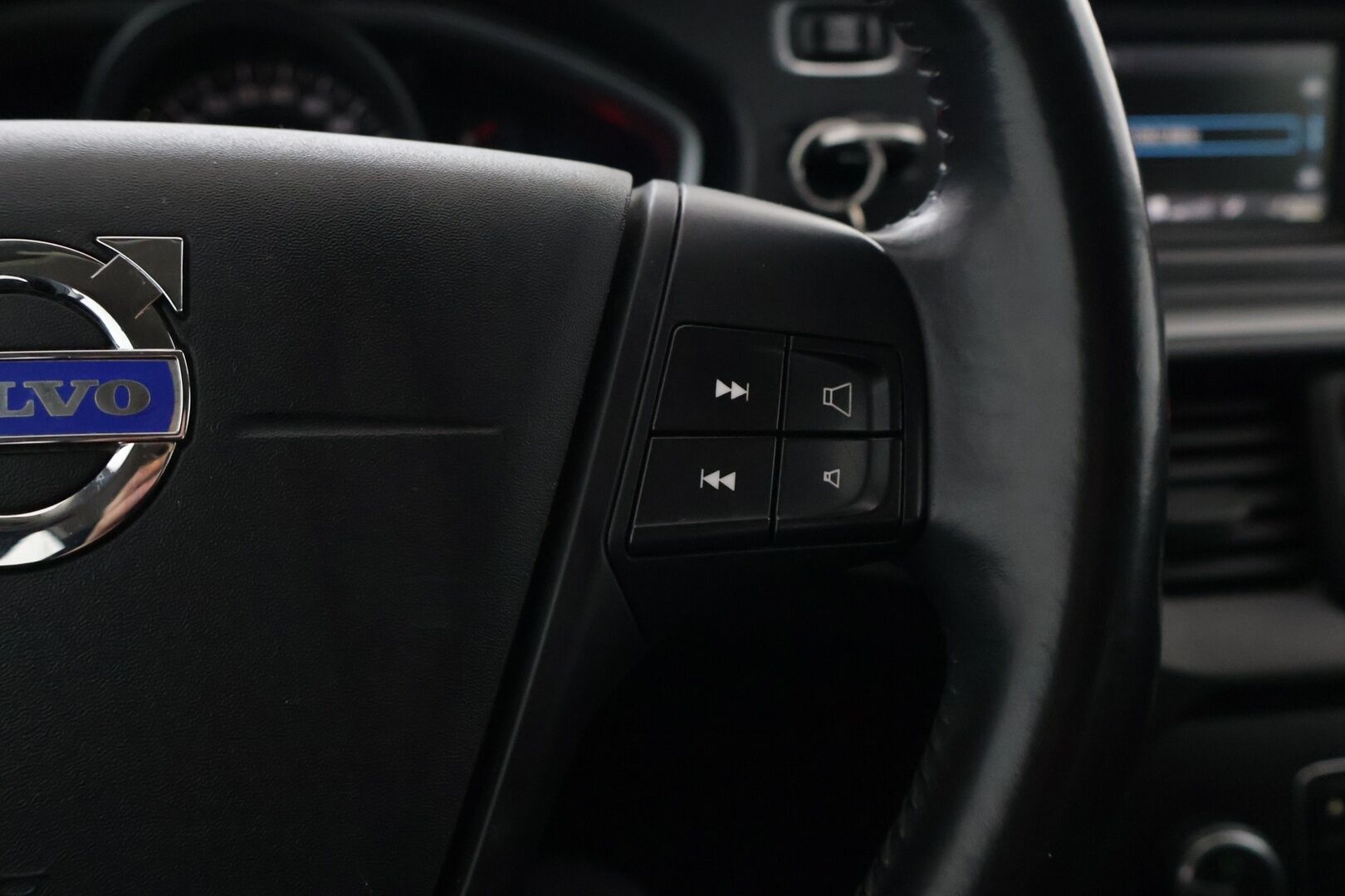 Volvo V40 2013 D2 Kinetic - Myydään huutokaupat.com | Siisti yksilö hyvällä historialla ja ajettavuudella