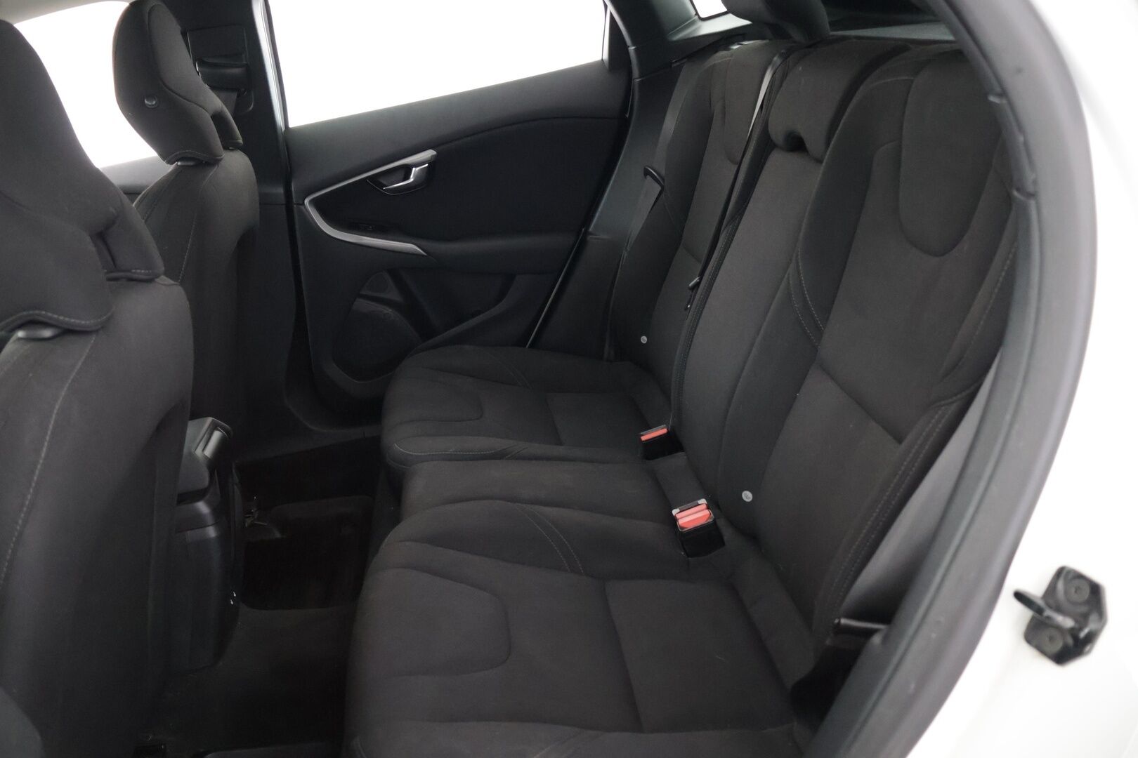 Volvo V40 2013 D2 Kinetic - Myydään huutokaupat.com | Siisti yksilö hyvällä historialla ja ajettavuudella
