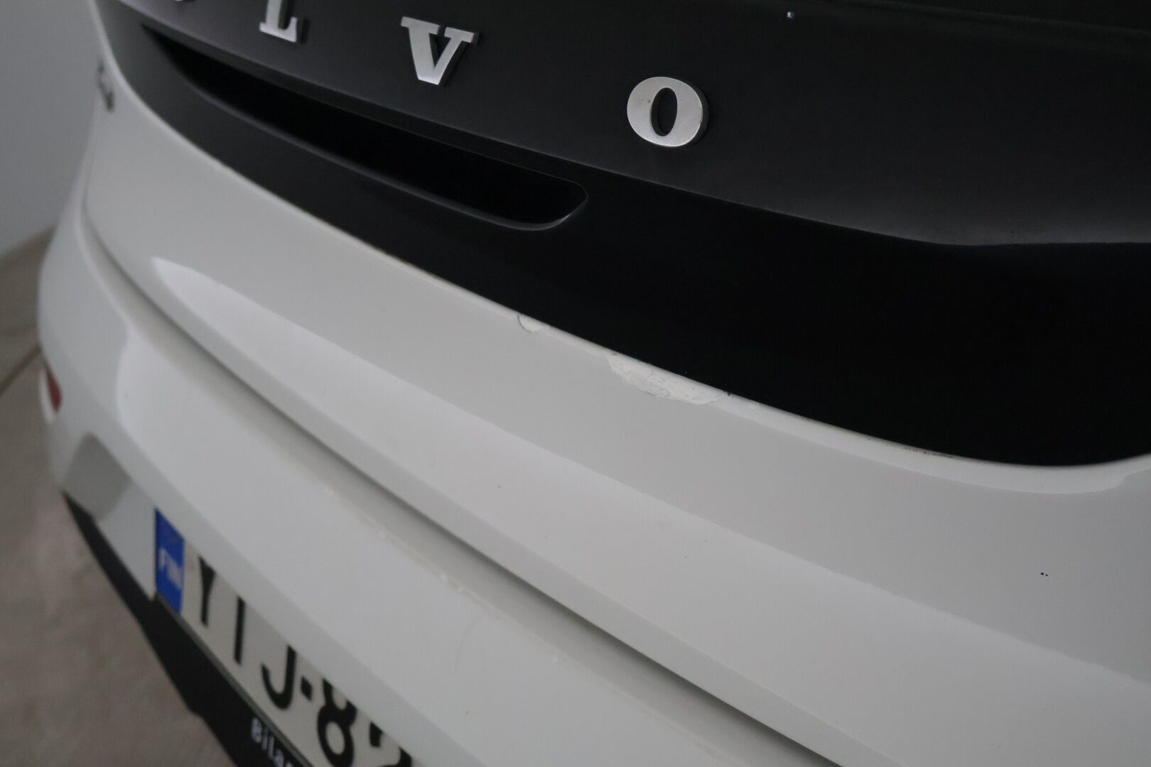 Volvo V40 2013 D2 Kinetic - Myydään huutokaupat.com | Siisti yksilö hyvällä historialla ja ajettavuudella