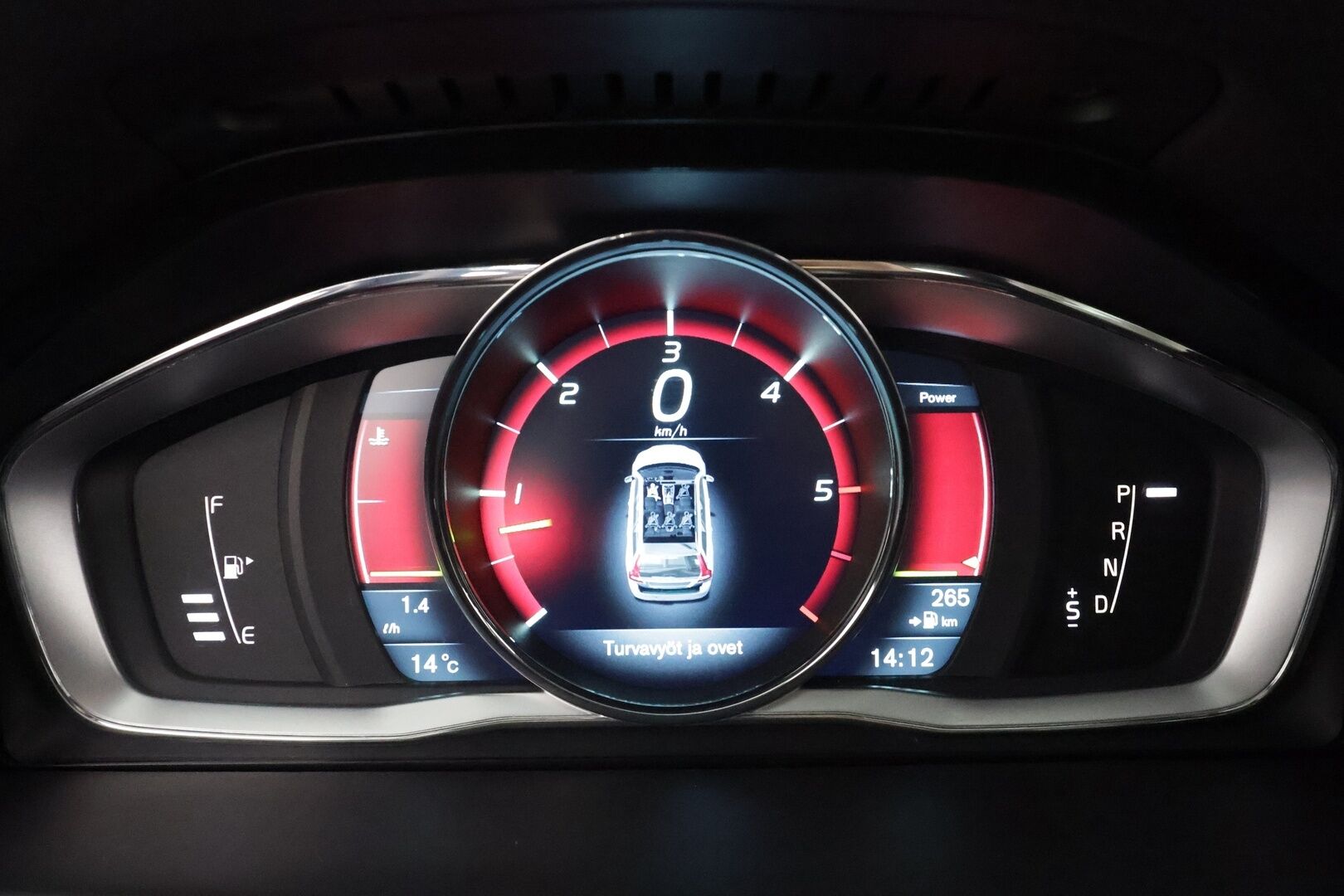 Volvo XC70 2014 D5 AWD Summum aut * ACC / P.tutkat / Aktiiv.Xenon / Navi / Lasikattoluukku / Webasto / Koukku / KeylessGo / BLIS / Vaaleat nahat * - Digimittaristo / Muistipenkki / Sähköluukku / Kahdet renkaat aluvanteilla / Huippusiisti - HULLU BLACKWEEK KORKOTARJOUS 2,49%