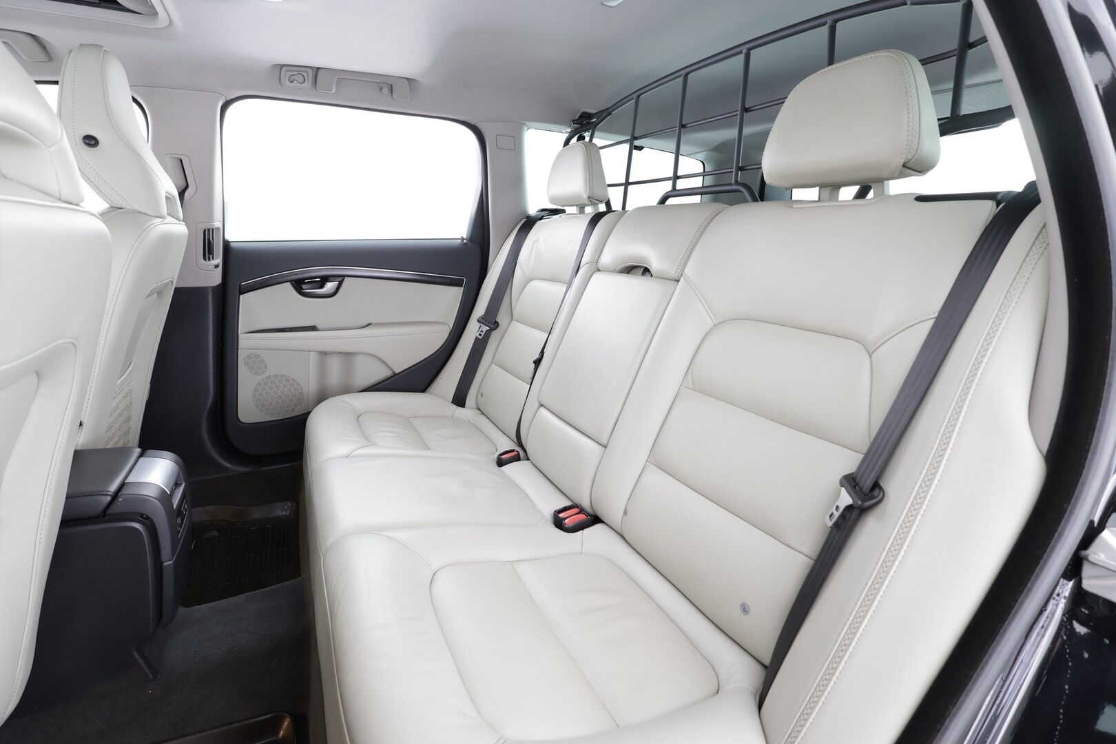 Volvo XC70 2014 D5 AWD Summum aut * ACC / P.tutkat / Aktiiv.Xenon / Navi / Lasikattoluukku / Webasto / Koukku / KeylessGo / BLIS / Vaaleat nahat * - Digimittaristo / Muistipenkki / Sähköluukku / Kahdet renkaat aluvanteilla / Huippusiisti*