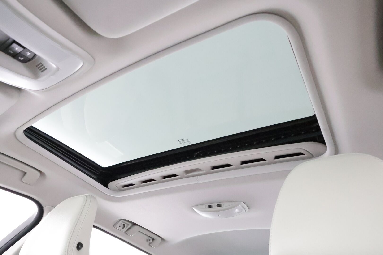 Volvo XC70 2014 D5 AWD Summum aut * ACC / P.tutkat / Aktiiv.Xenon / Navi / Lasikattoluukku / Webasto / Koukku / KeylessGo / BLIS / Vaaleat nahat * - Digimittaristo / Muistipenkki / Sähköluukku / Kahdet renkaat aluvanteilla / Huippusiisti - HULLU BLACKWEEK KORKOTARJOUS 2,49%