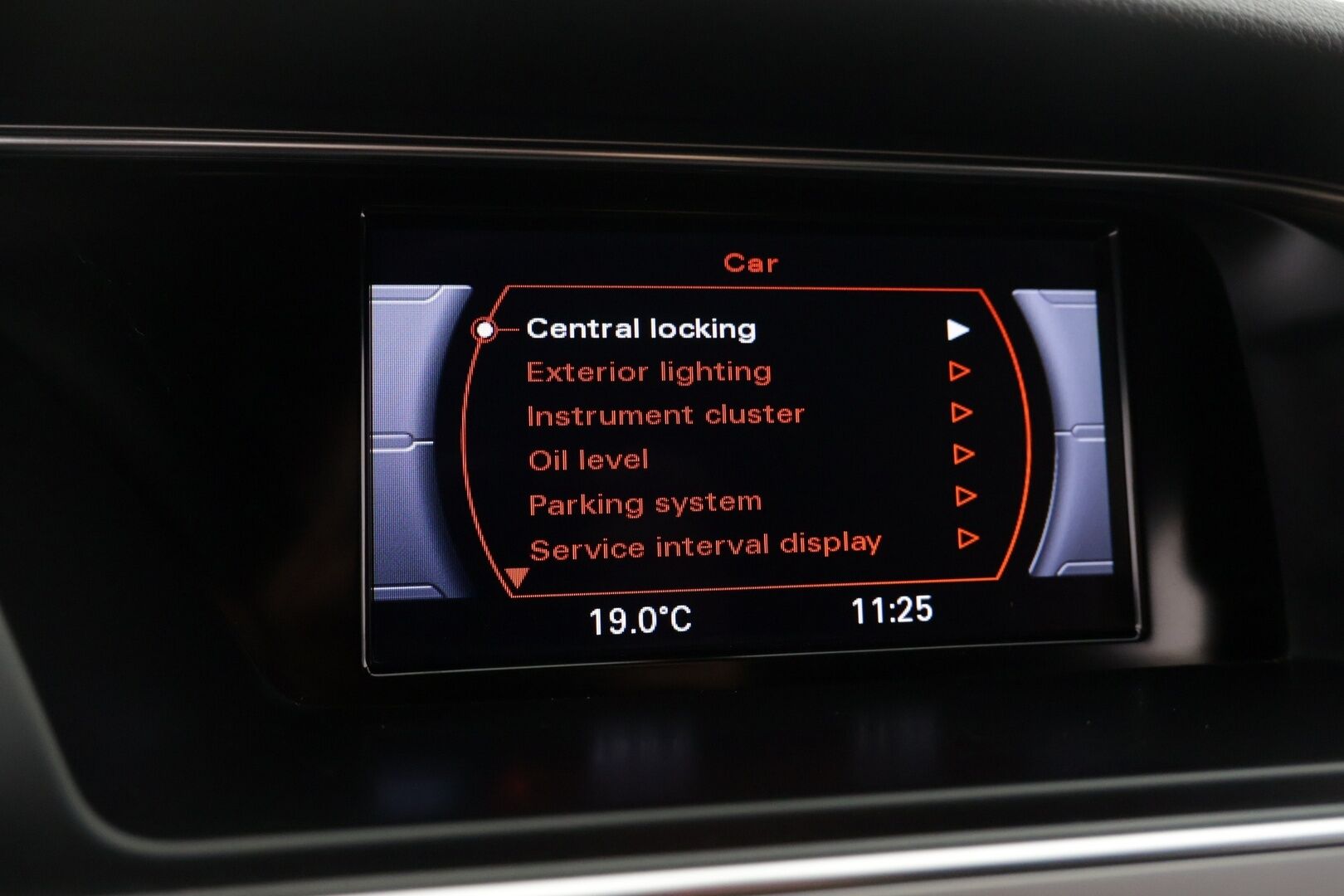 Audi A5 2014 Sportback Business 1,8 TFSI 125 kW multitronic - S-Line | Lohko + sis. lämmitin | P.tutkat | Siisti | 2x alum. vanteet