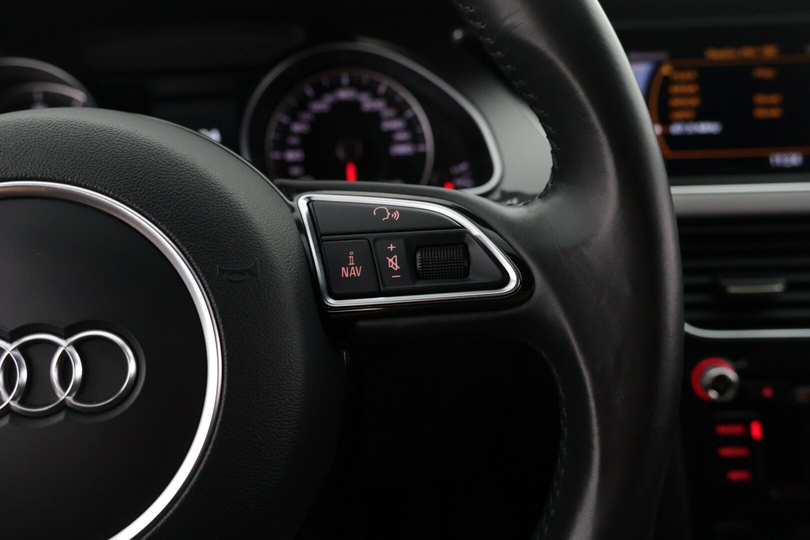 Audi A5 2014 Sportback Business 1,8 TFSI 125 kW multitronic - S-Line | Lohko + sis. lämmitin | P.tutkat | Siisti | 2x alum. vanteet