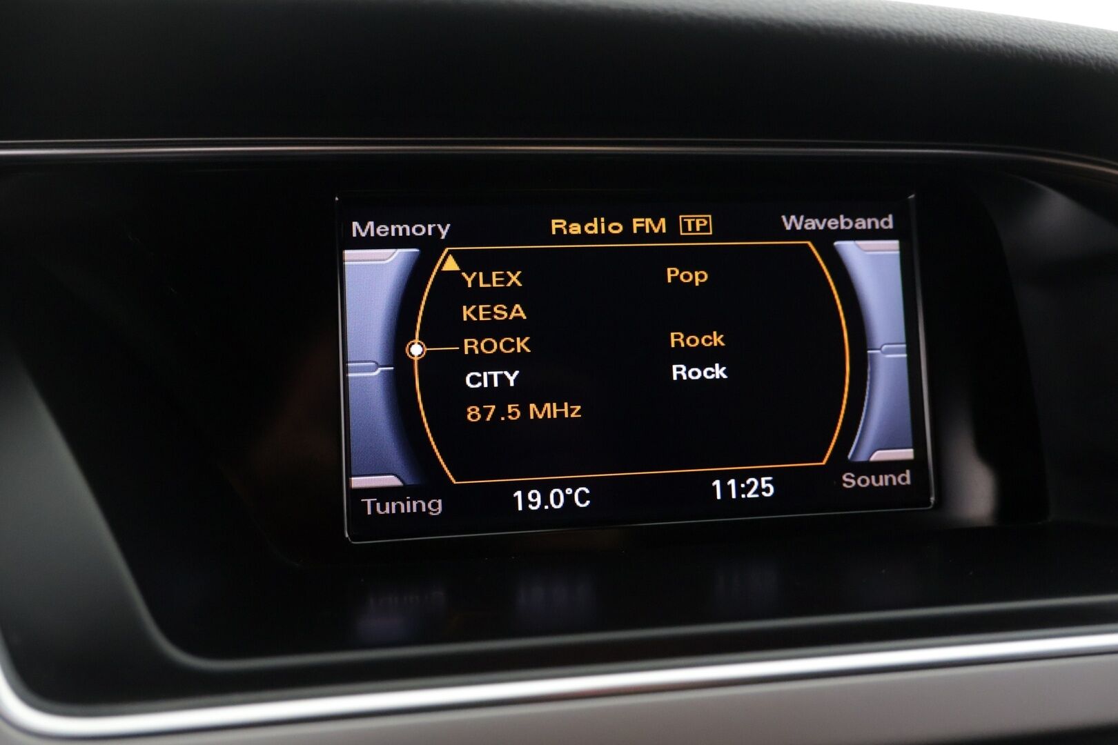 Audi A5 2014 Sportback Business 1,8 TFSI 125 kW multitronic - S-Line | Lohko + sis. lämmitin | P.tutkat | Siisti | 2x alum. vanteet