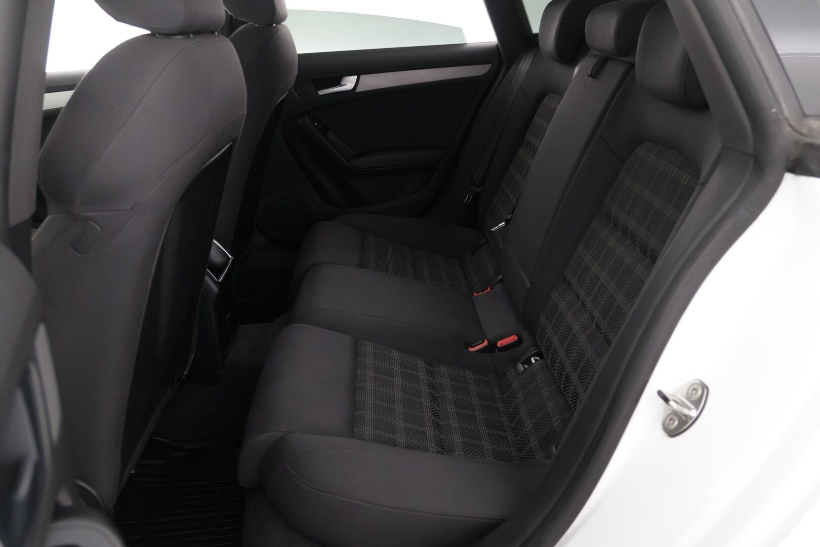 Audi A5 2014 Sportback Business 1,8 TFSI 125 kW multitronic - S-Line | Lohko + sis. lämmitin | P.tutkat | Siisti | 2x alum. vanteet