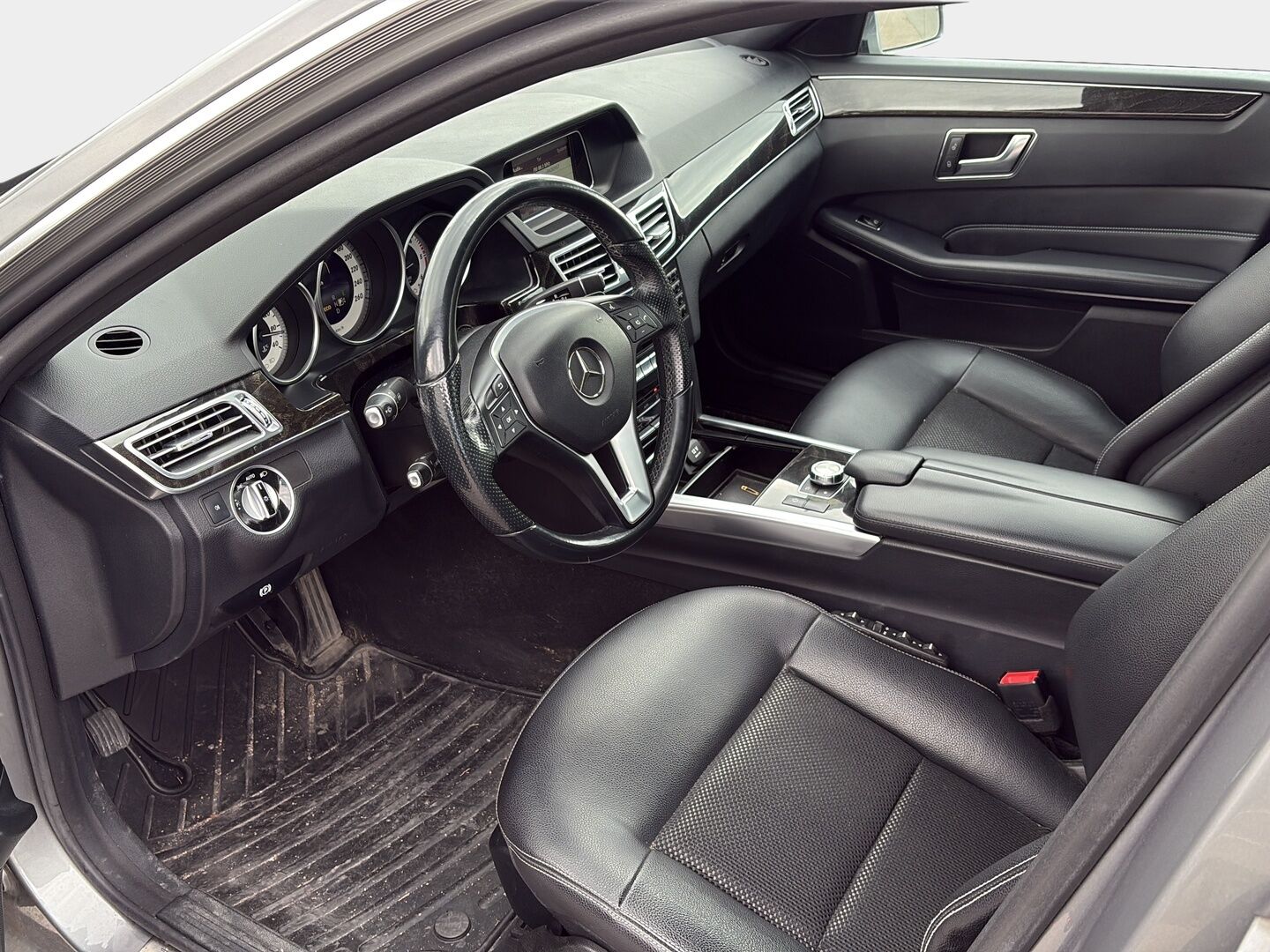 Mercedes-Benz E 2014 220 CDI BE A Premium Business - Suomiauto | Webasto | ILS-LED | Puolinahka ortopedit | Tutkat | Ei AdBlue!