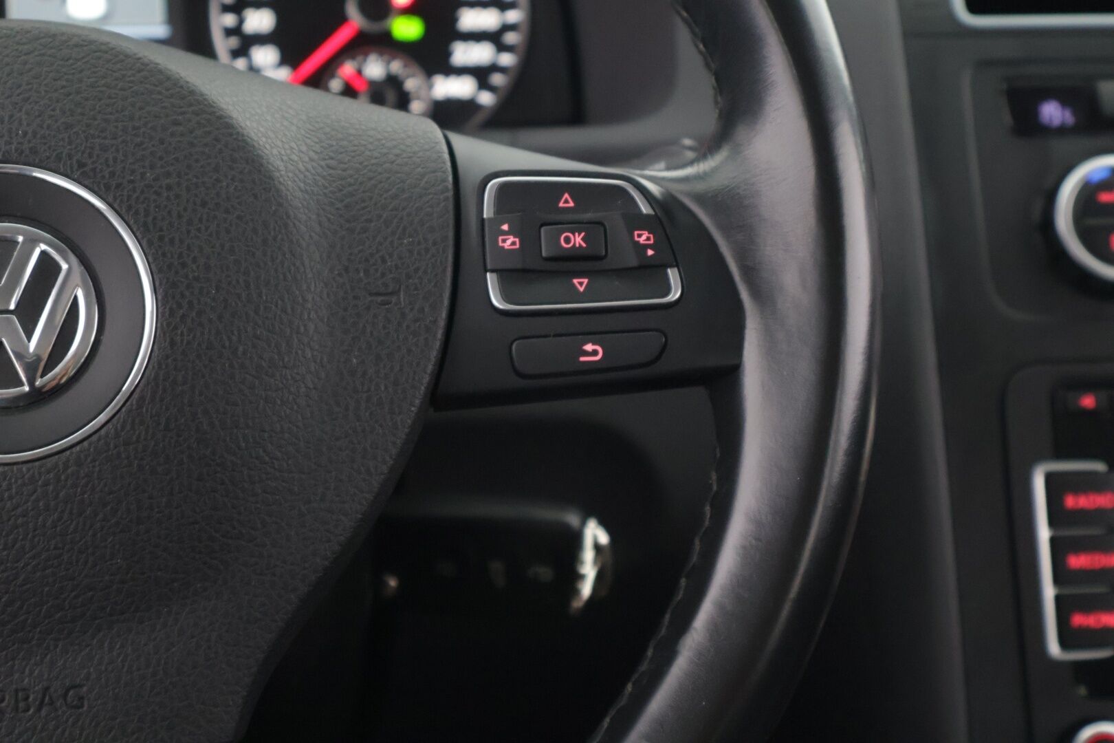 Volkswagen Touran 2014 Highline 1,4 TSI 103 kW (140 hv) DSG-automaatti - ** Bluetooth / Vakkari / Kangas-Alcantara / Juuri katsastettu ja huollettu **