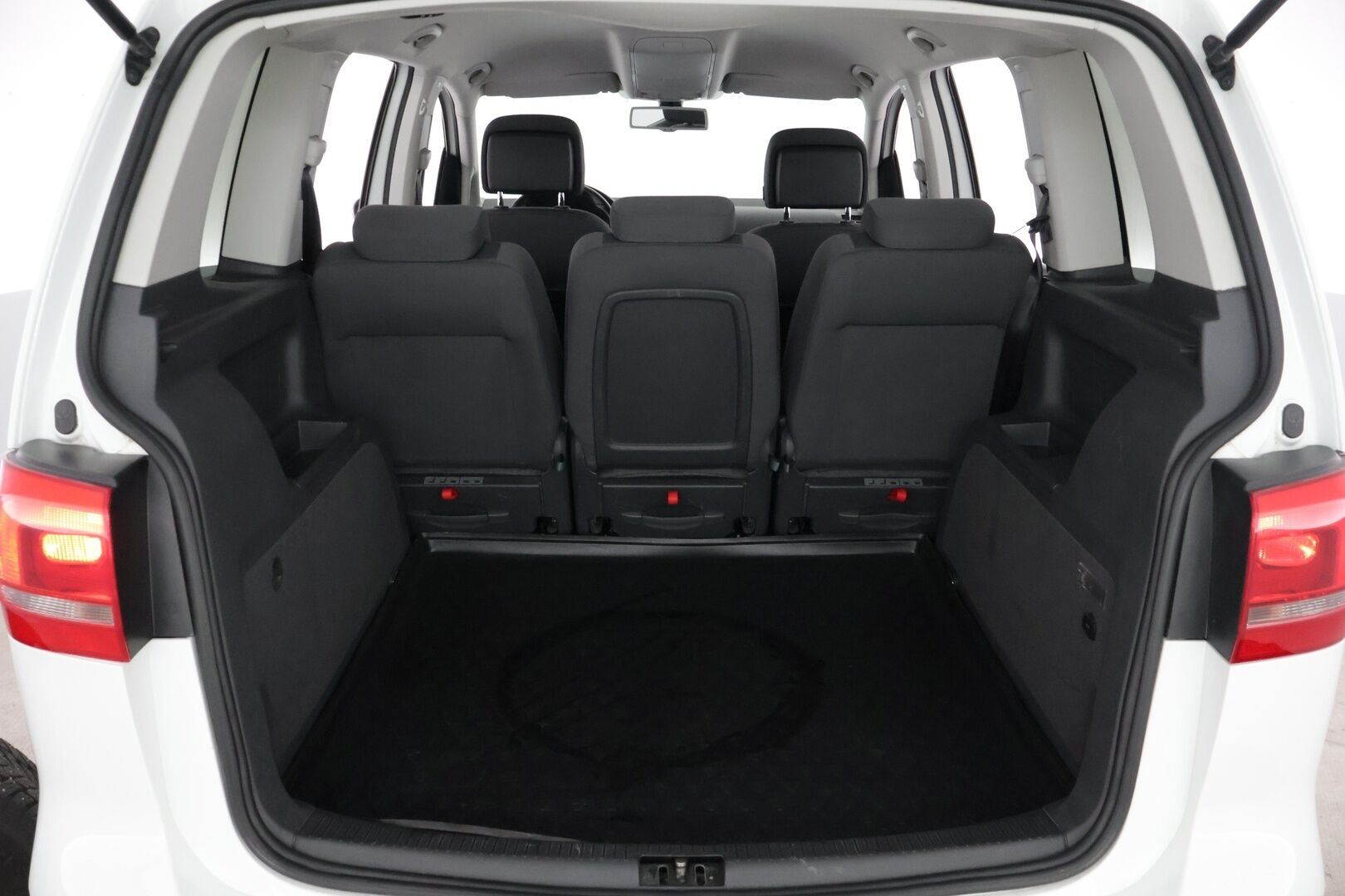 Volkswagen Touran 2014 Highline 1,4 TSI 103 kW (140 hv) DSG-automaatti - ** Bluetooth / Vakkari / Kangas-Alcantara / Juuri katsastettu ja huollettu **