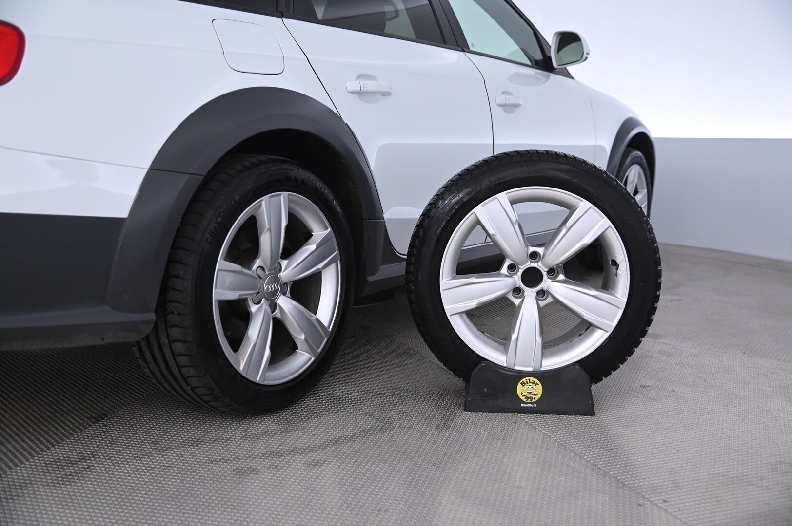 Audi A4 allroad quattro 2014 Land of quattro Edition 2,0 TDI 130 kW quattro - Vakkari | Lohko | Vetokoukku | Suomi-auto | Tutkat | Viimeisin huolto 265tkm 7/2026. Jakohihna vaihdettu 178tkm 6/2023 | Siisti