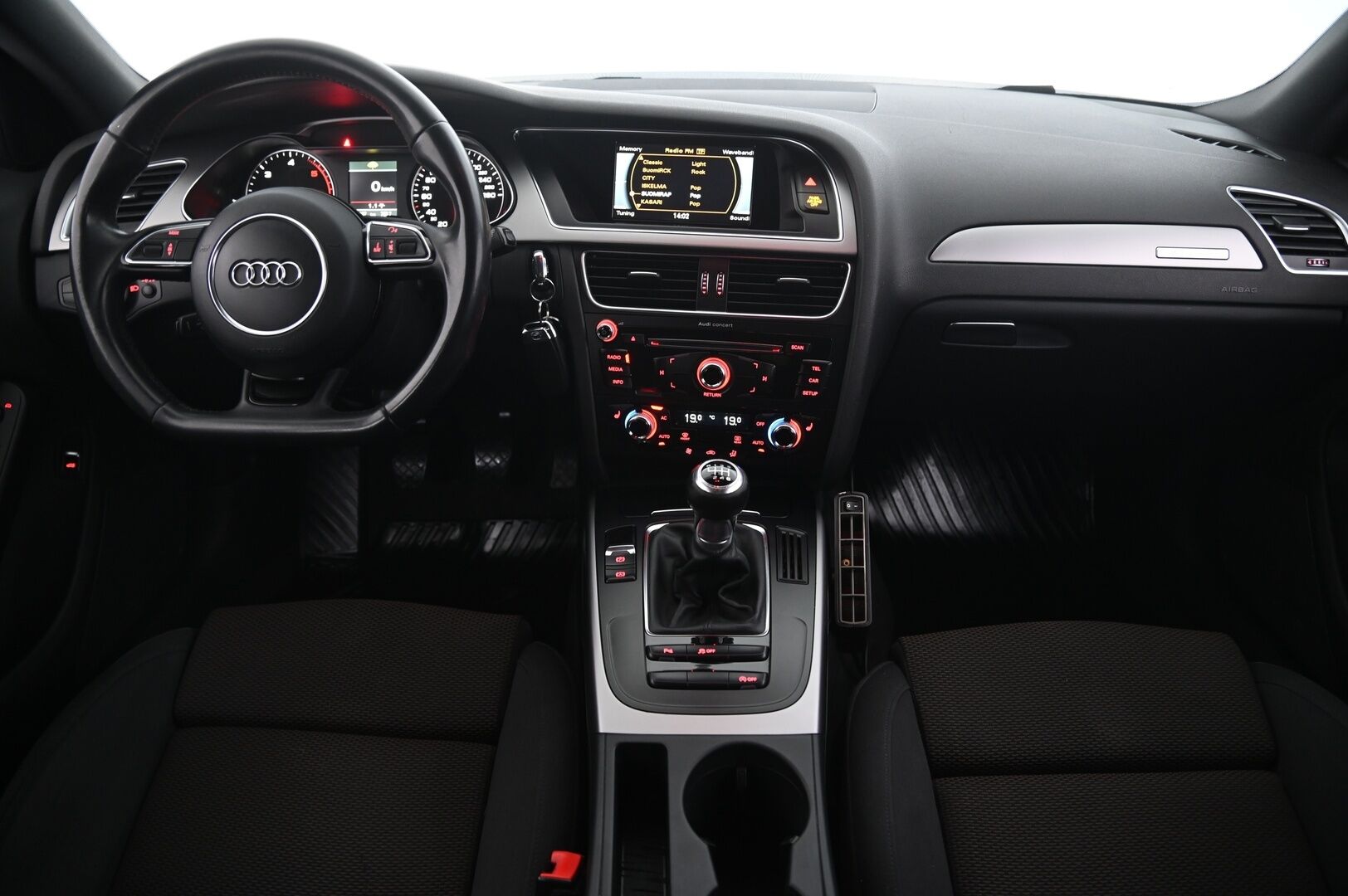 Audi A4 allroad quattro 2014 Land of quattro Edition 2,0 TDI 130 kW quattro - Vakkari | Lohko | Vetokoukku | Suomi-auto | Tutkat | Viimeisin huolto 265tkm 7/2026. Jakohihna vaihdettu 178tkm 6/2023 | Siisti