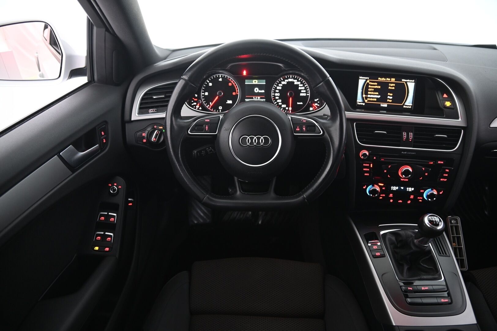 Audi A4 allroad quattro 2014 Land of quattro Edition 2,0 TDI 130 kW quattro - Vakkari | Lohko | Vetokoukku | Suomi-auto | Tutkat | Viimeisin huolto 265tkm 7/2026. Jakohihna vaihdettu 178tkm 6/2023 | Siisti