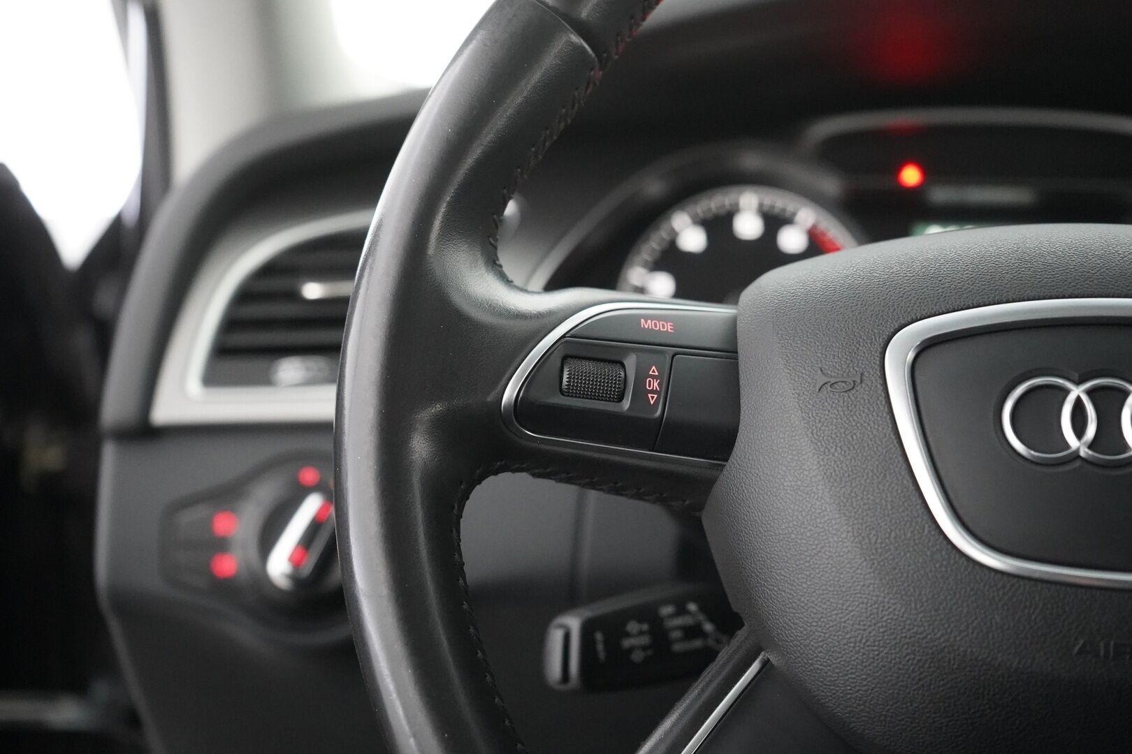 Audi A4 2014 Avant Business 1,8 TFSI 125 kW multitronic - Vakkari | Xenon | Tutkat | Suomi-auto | Hyvä huoltohistoria | Viimeisin huolto 141tkm
