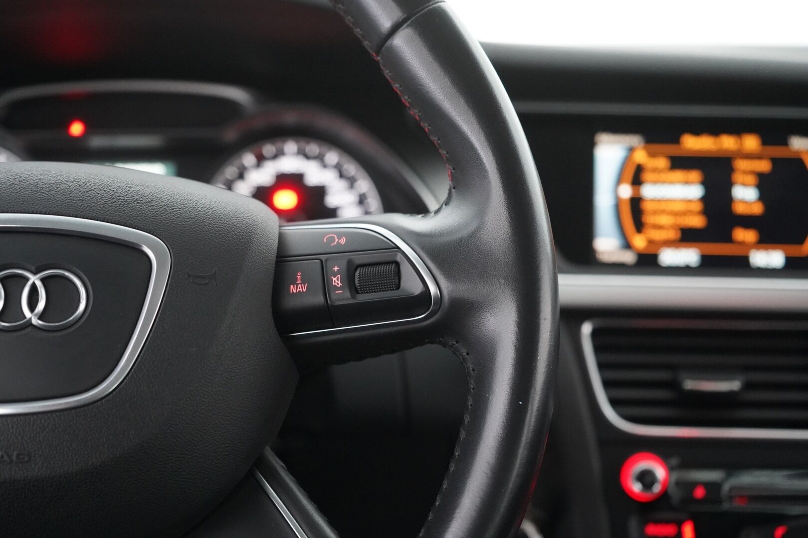 Audi A4 2014 Avant Business 1,8 TFSI 125 kW multitronic - Vakkari | Xenon | Tutkat | Suomi-auto | Hyvä huoltohistoria | Viimeisin huolto 141tkm